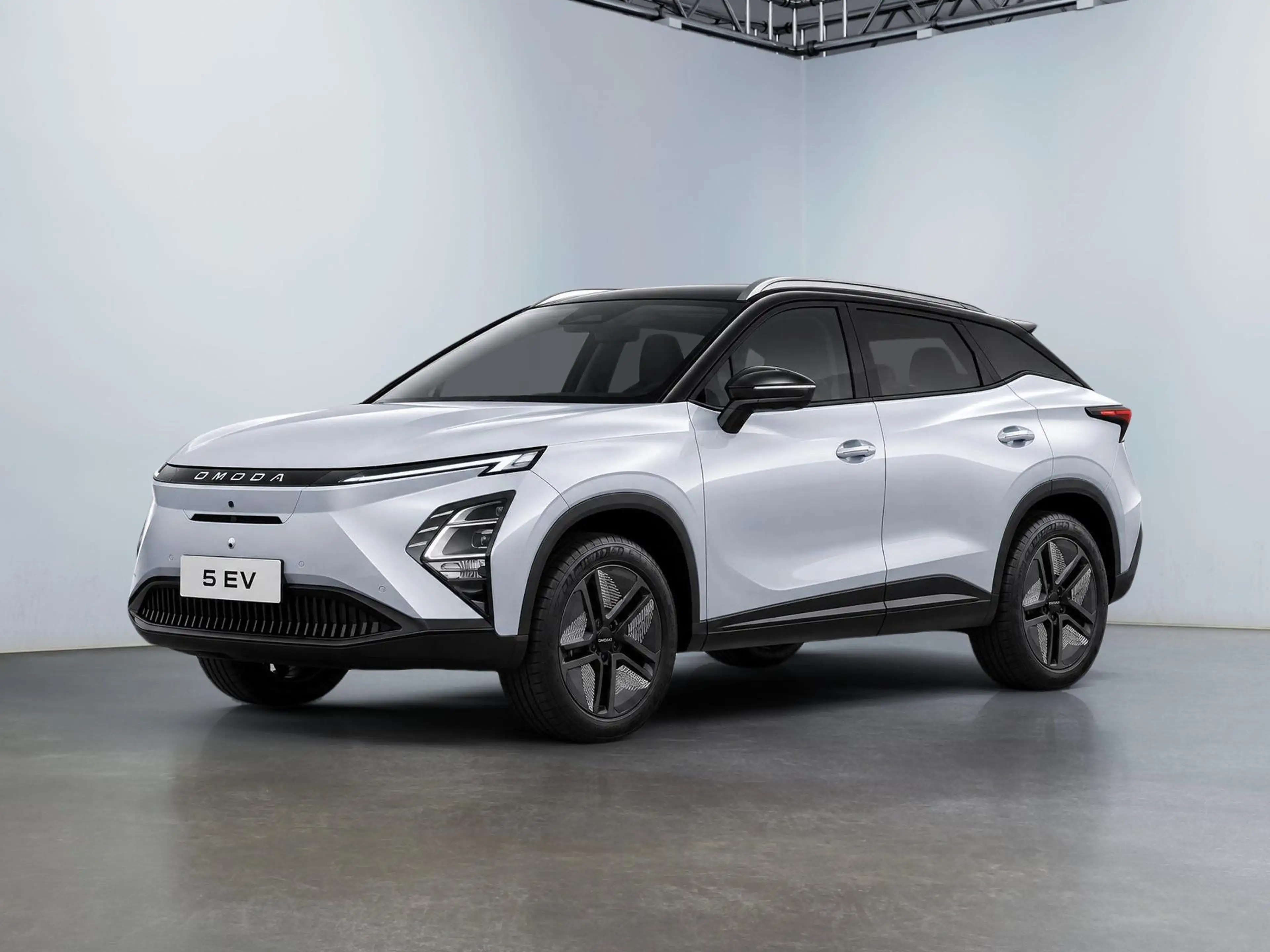 Omoda 5 5 EV Premium Automatic /Elektro-Antrieb/Metallic/Pano-Dach/ALU18/Leder/Wärmepumpe — photo 4