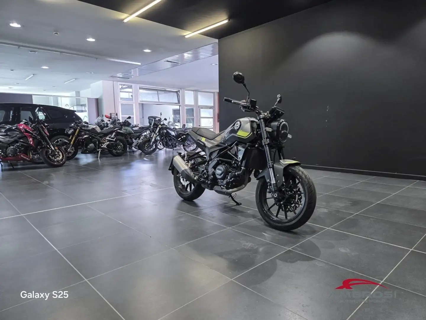 Benelli Leoncino 250 Gris - 2