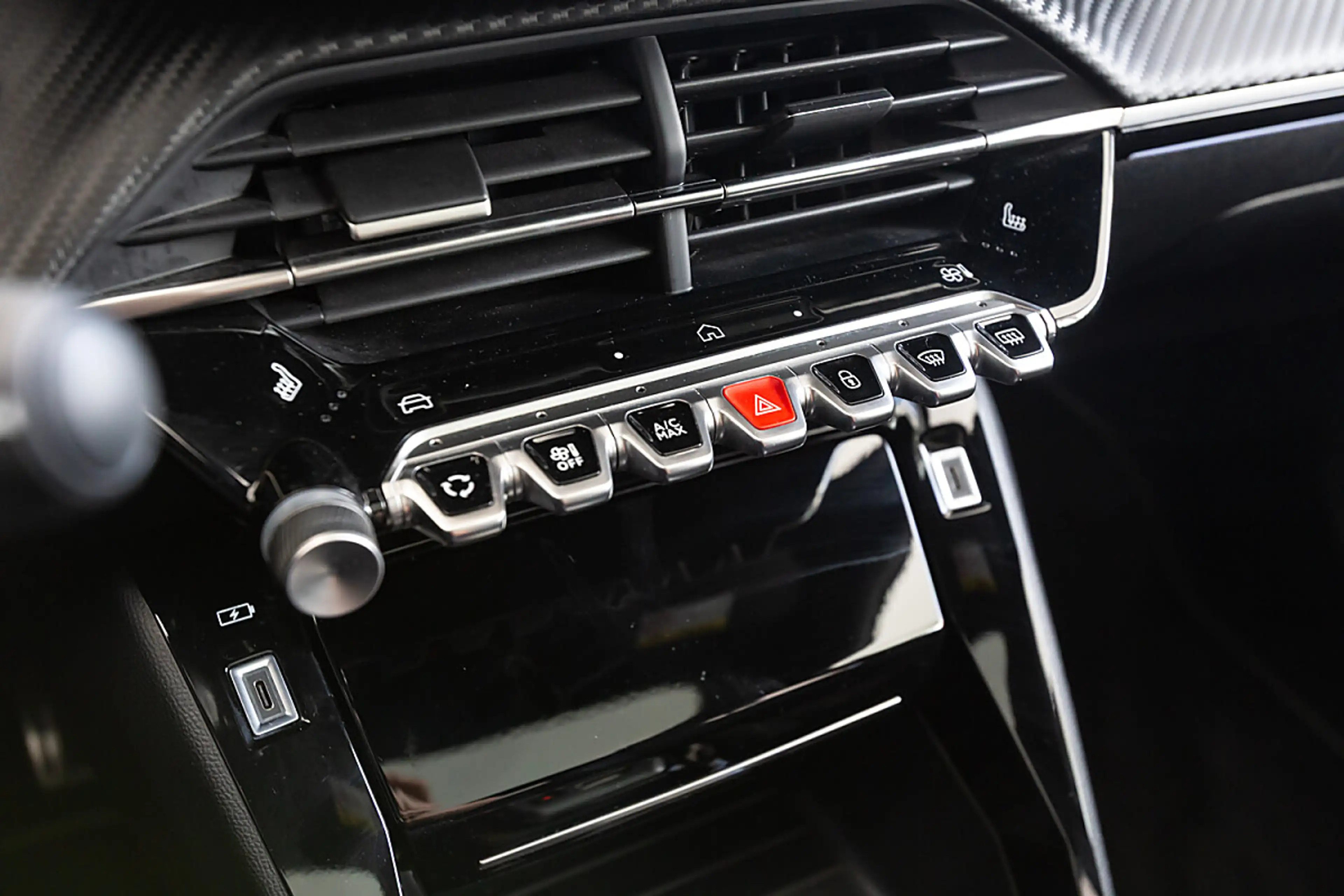 Peugeot 208 Hybrid 110 e-DCS6 GT — photo 14