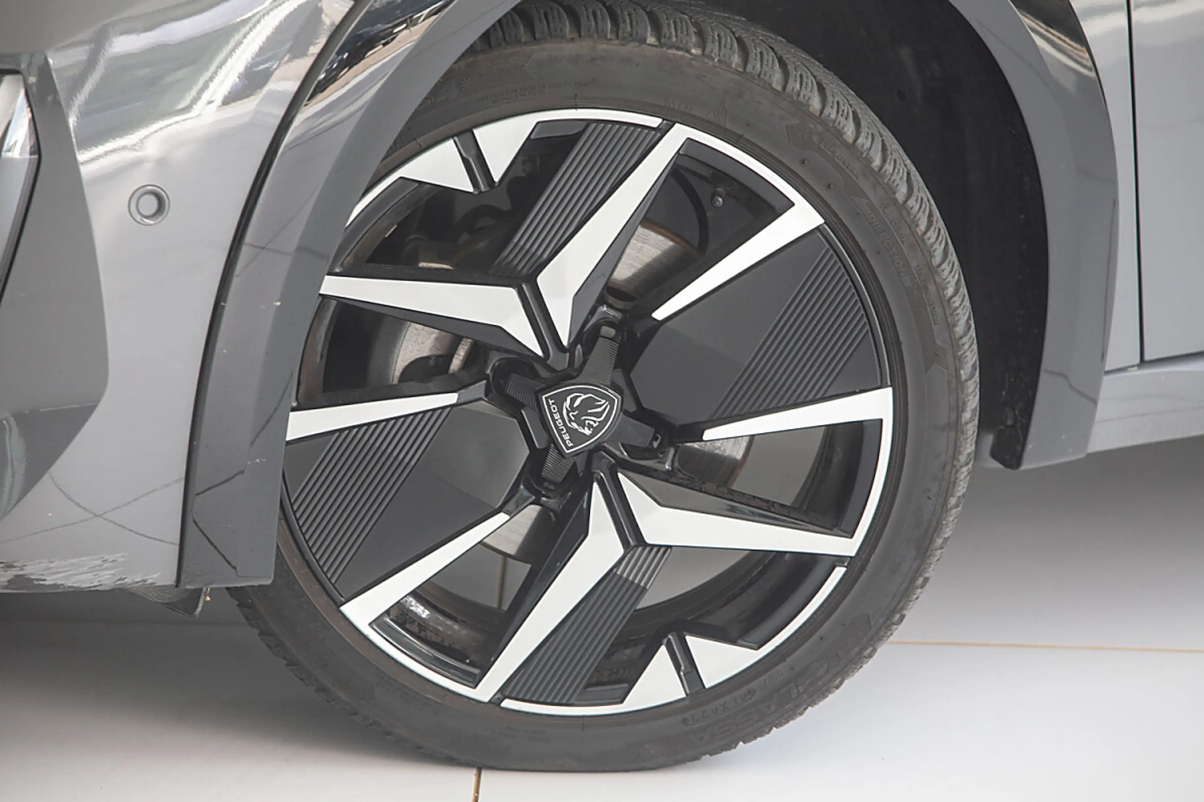Peugeot 208 Hybrid 110 e-DCS6 GT — photo 4