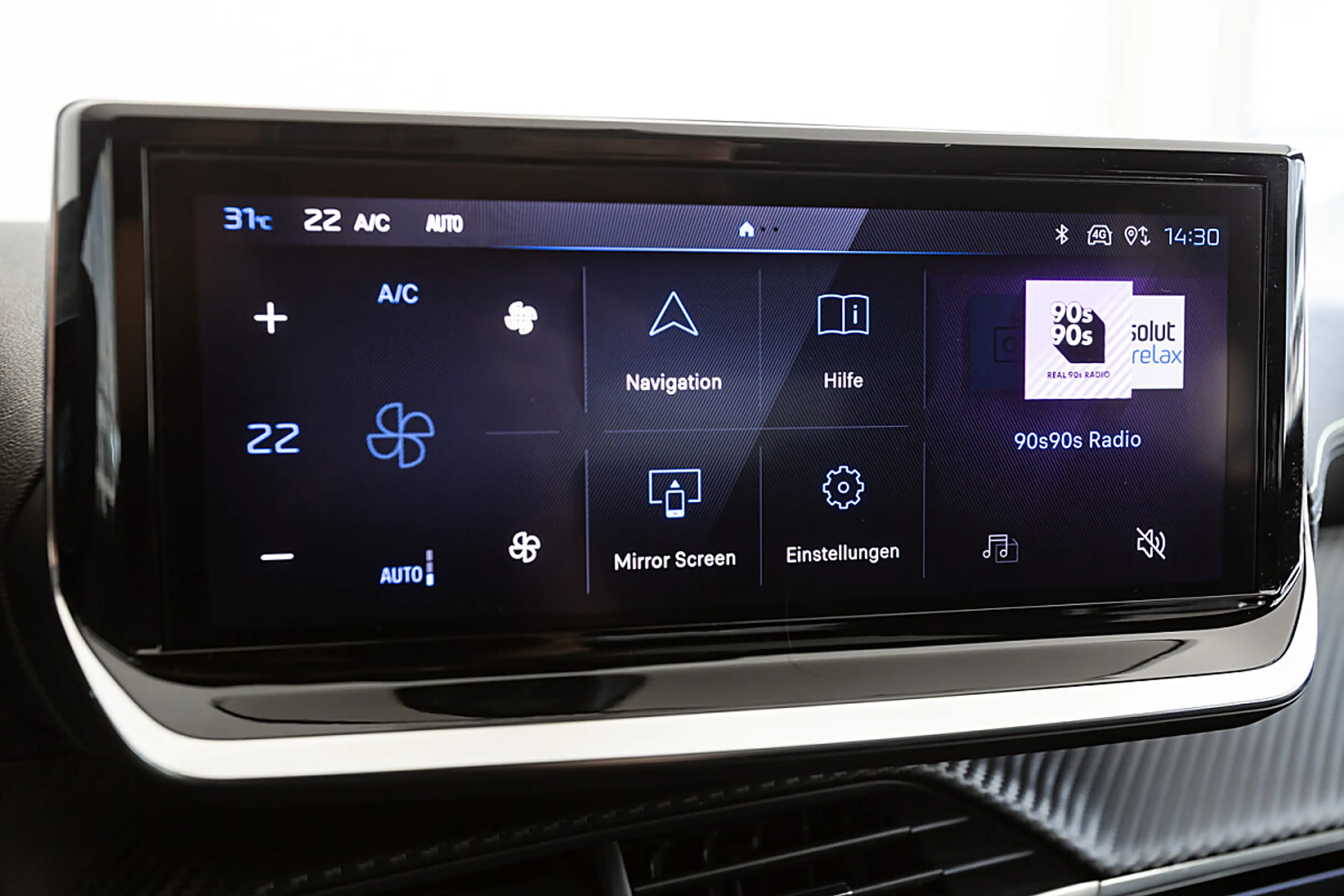 Peugeot 208 Hybrid 110 e-DCS6 GT — photo 12