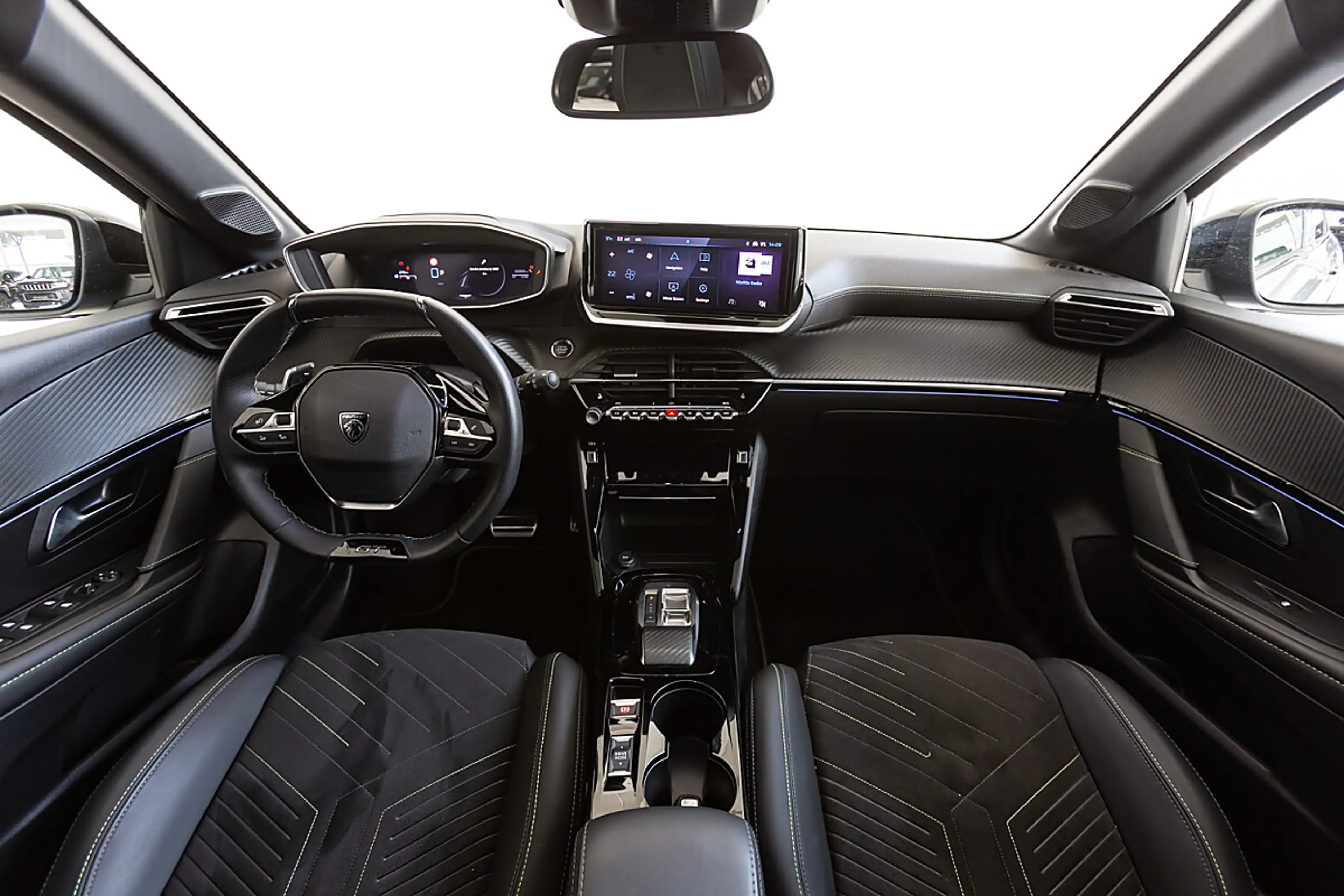 Peugeot 208 Hybrid 110 e-DCS6 GT — photo 6
