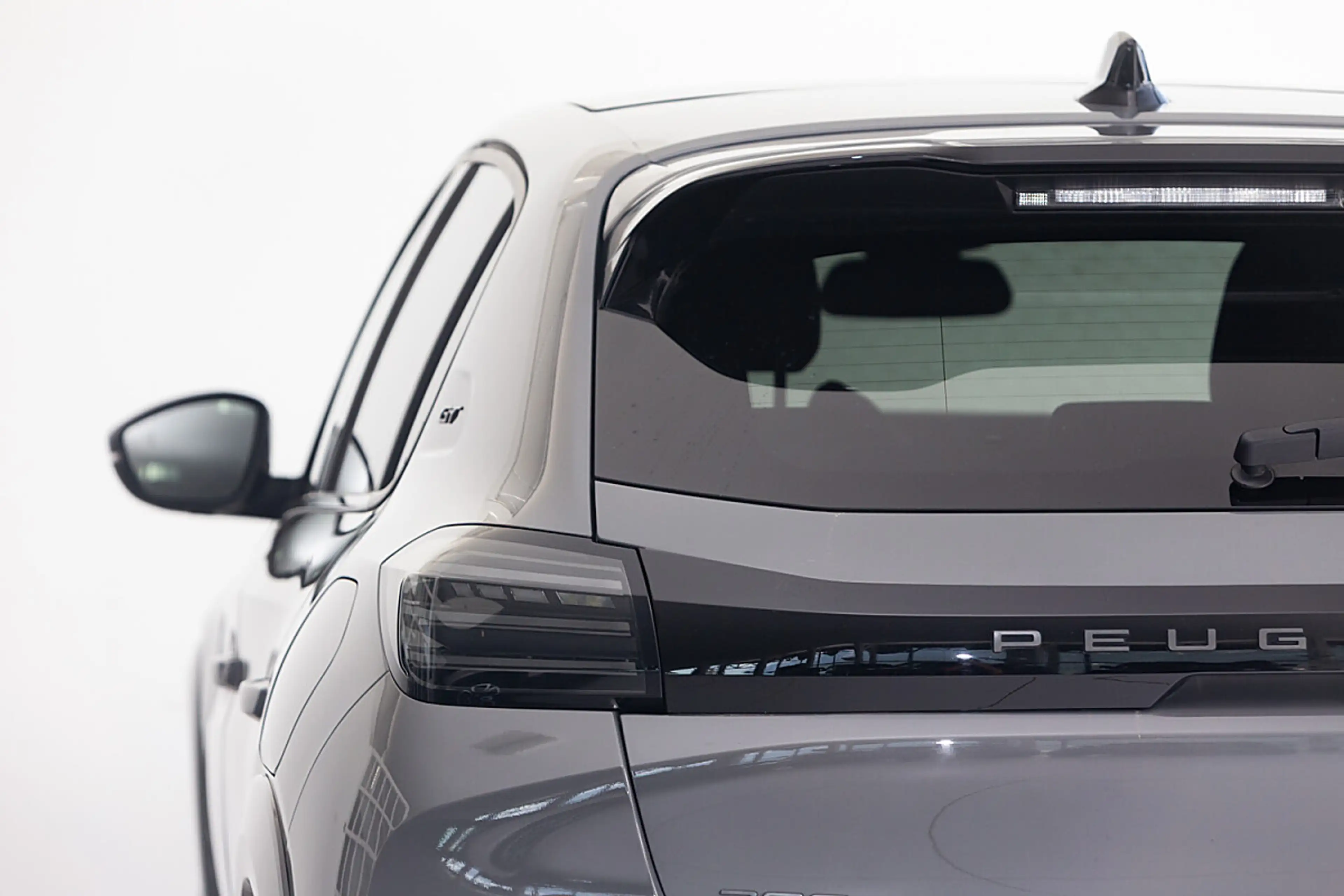 Peugeot 208 Hybrid 110 e-DCS6 GT — photo 2