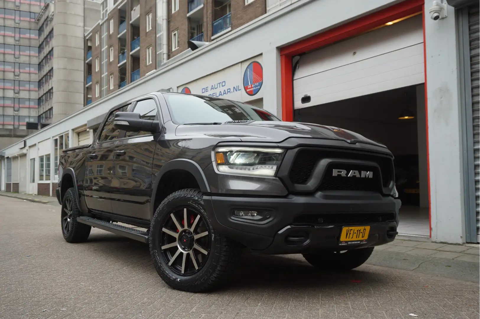 Dodge Ram 1500 5.7 V8 4x4 Rebel Sport | Luchtvering Grijs - 2