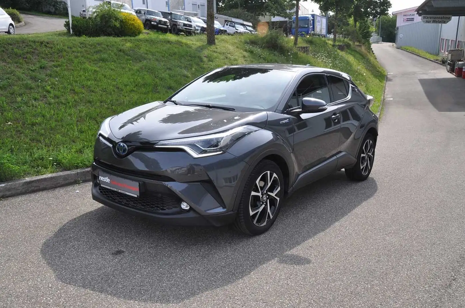 Toyota C-HR Hybrid Club Grau - 1