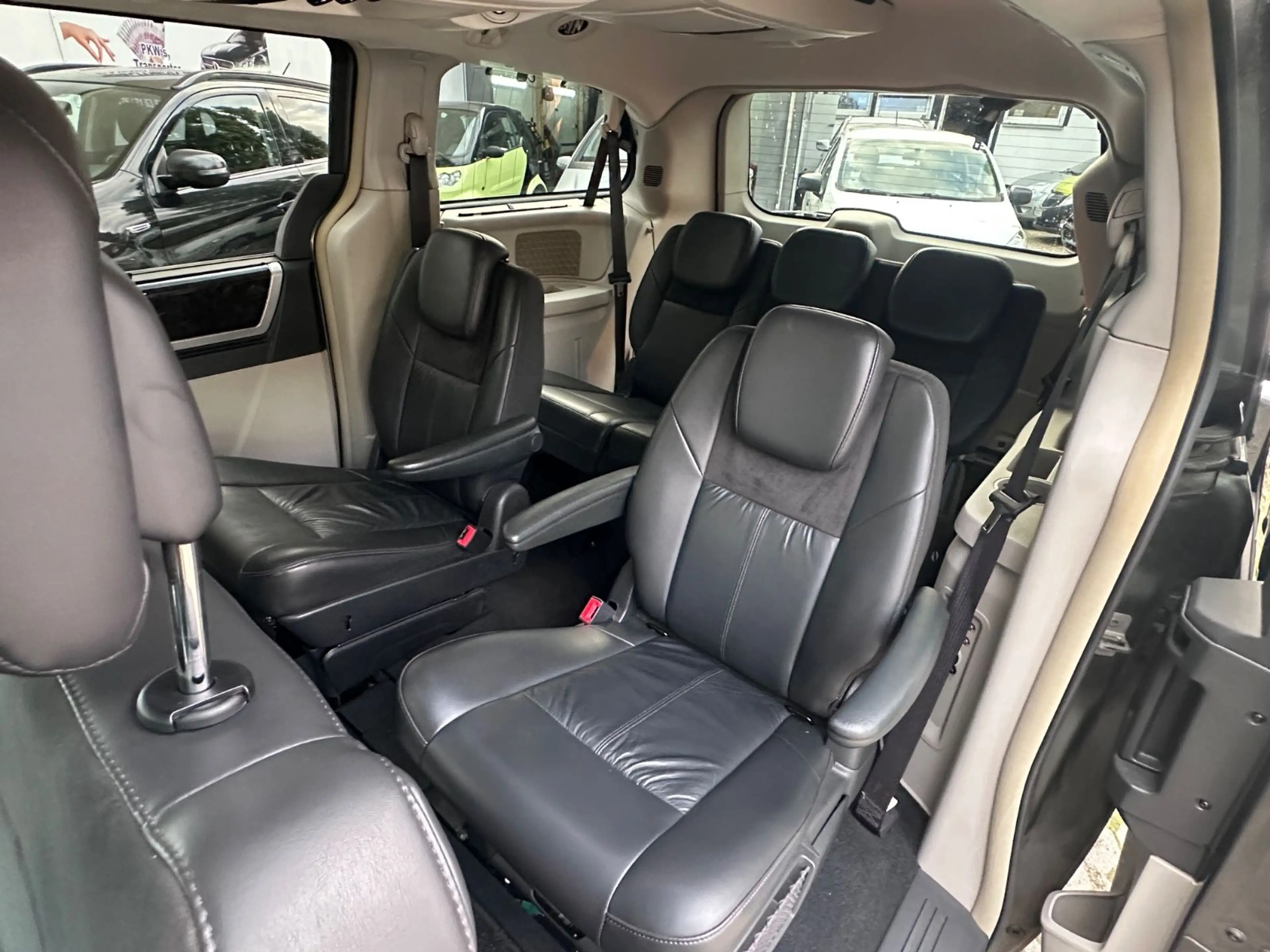 Chrysler Grand Voyager Limited*Navi*AHK*7 Sitzer* — photo 12