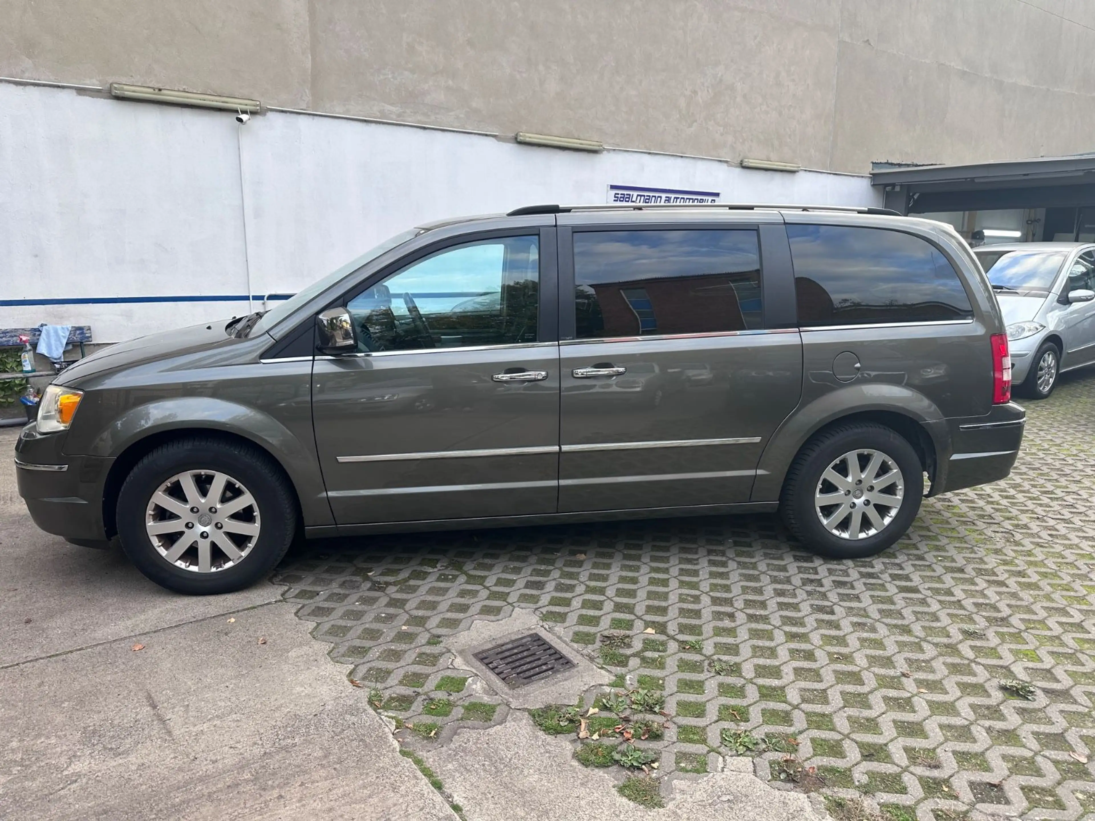 Chrysler Grand Voyager Limited*Navi*AHK*7 Sitzer* — photo 4