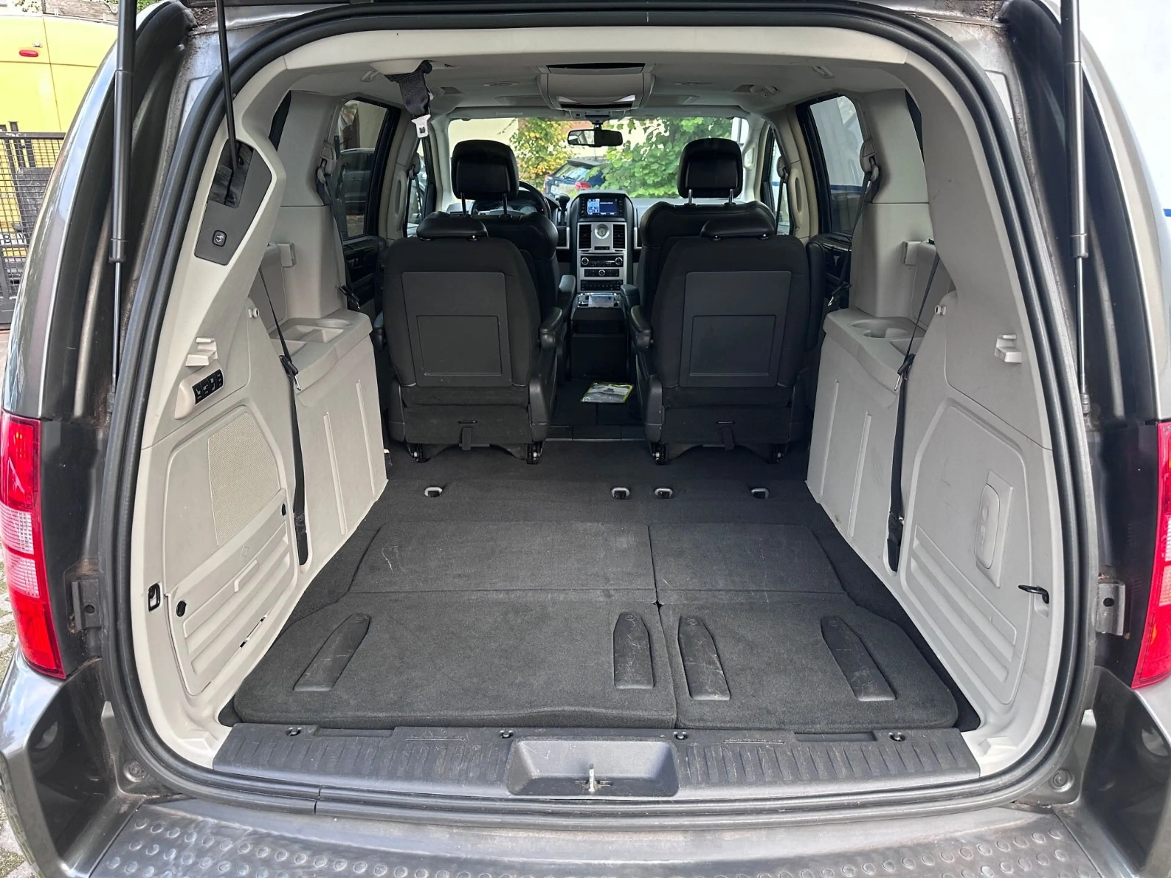 Chrysler Grand Voyager Limited*Navi*AHK*7 Sitzer* — photo 8