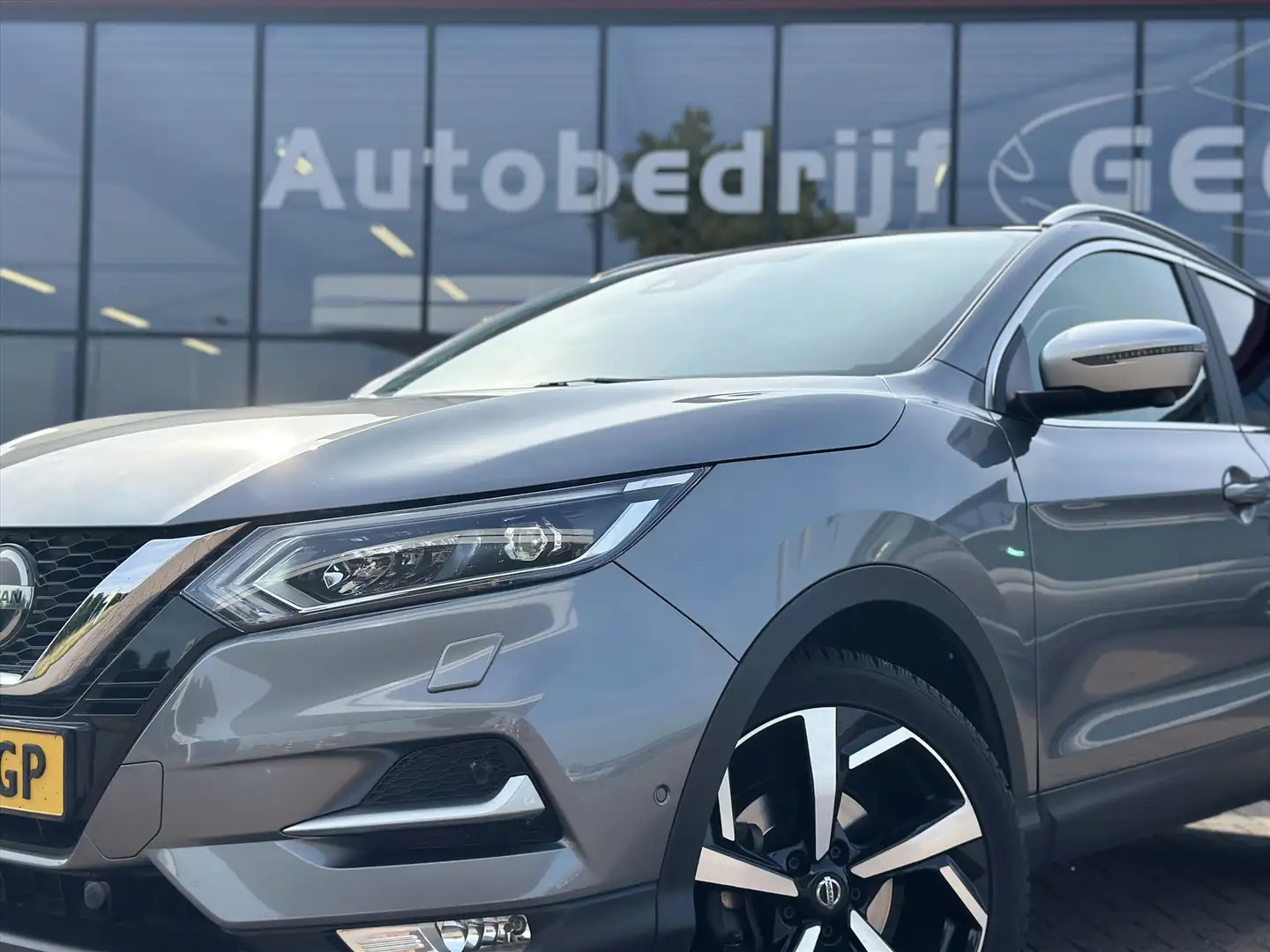 Nissan Qashqai 1.3 DIG-T 160pk DCT Tekna / Navi / Leder Gris - 2