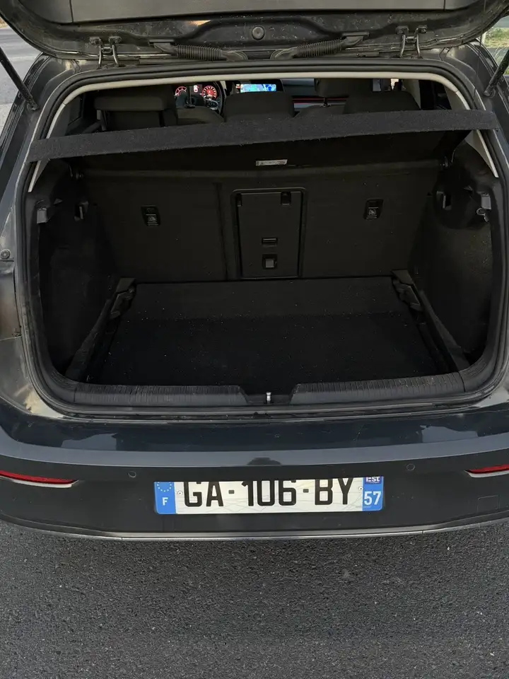 Volkswagen Golf Standard Model — photo 13