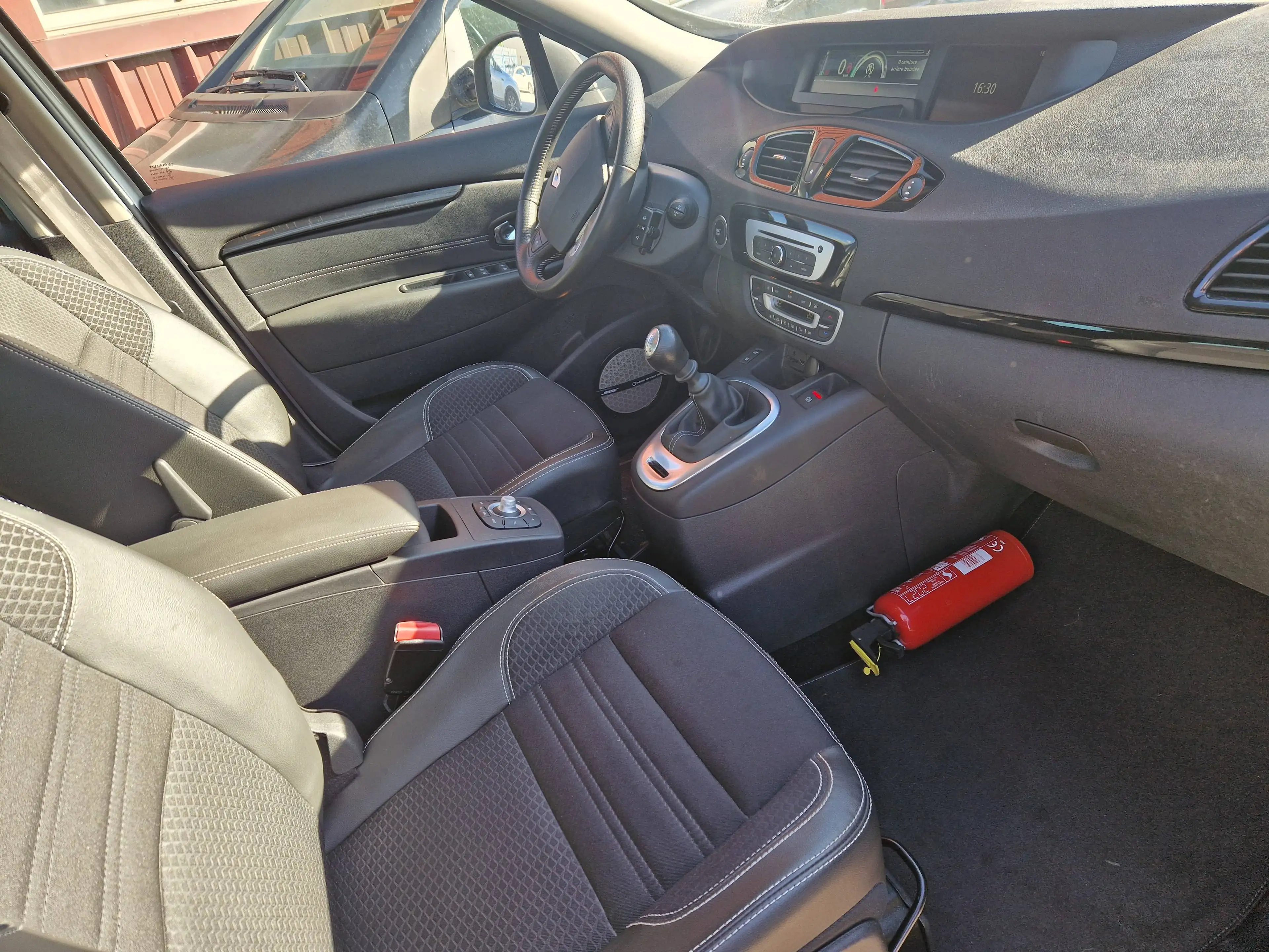Renault Scenic Scénic XMOD 1.5 dCi Energy Bose Edition — photo 9