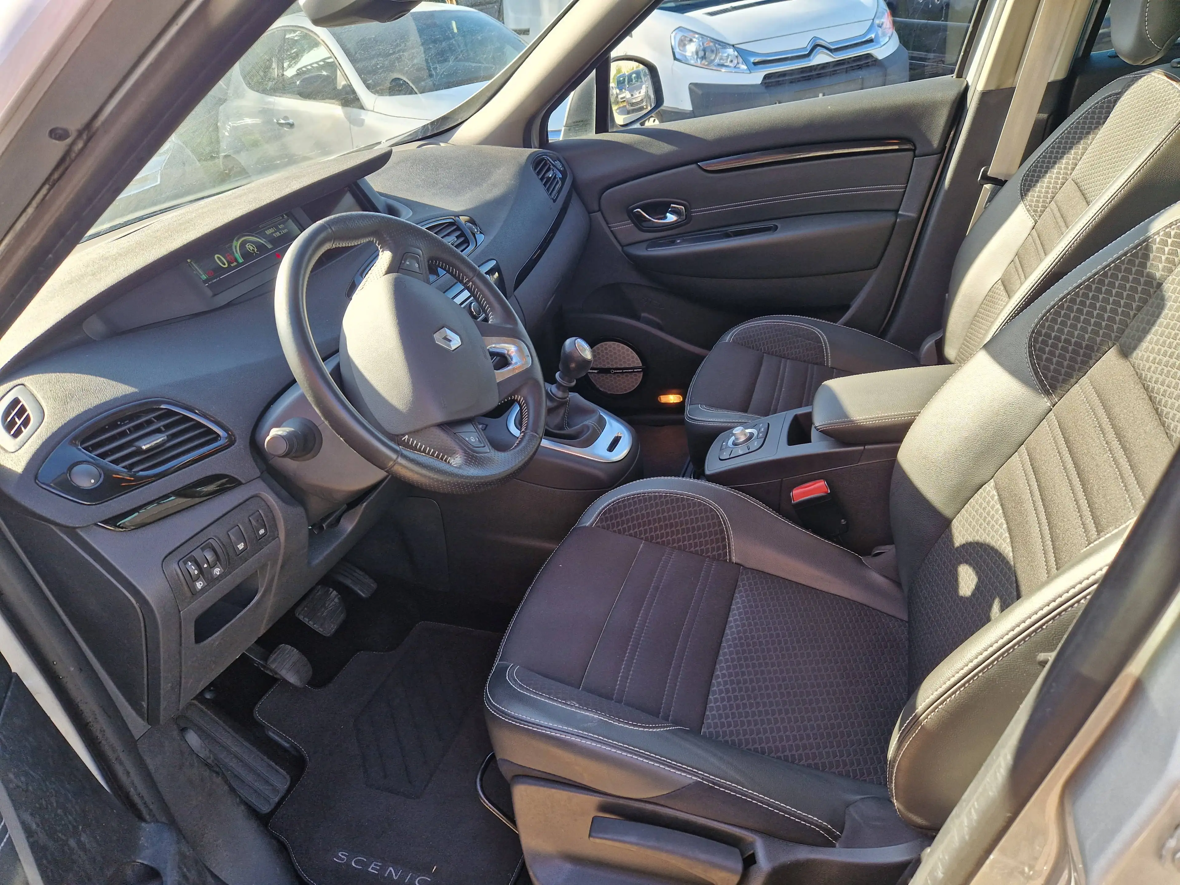 Renault Scenic Scénic XMOD 1.5 dCi Energy Bose Edition — photo 10
