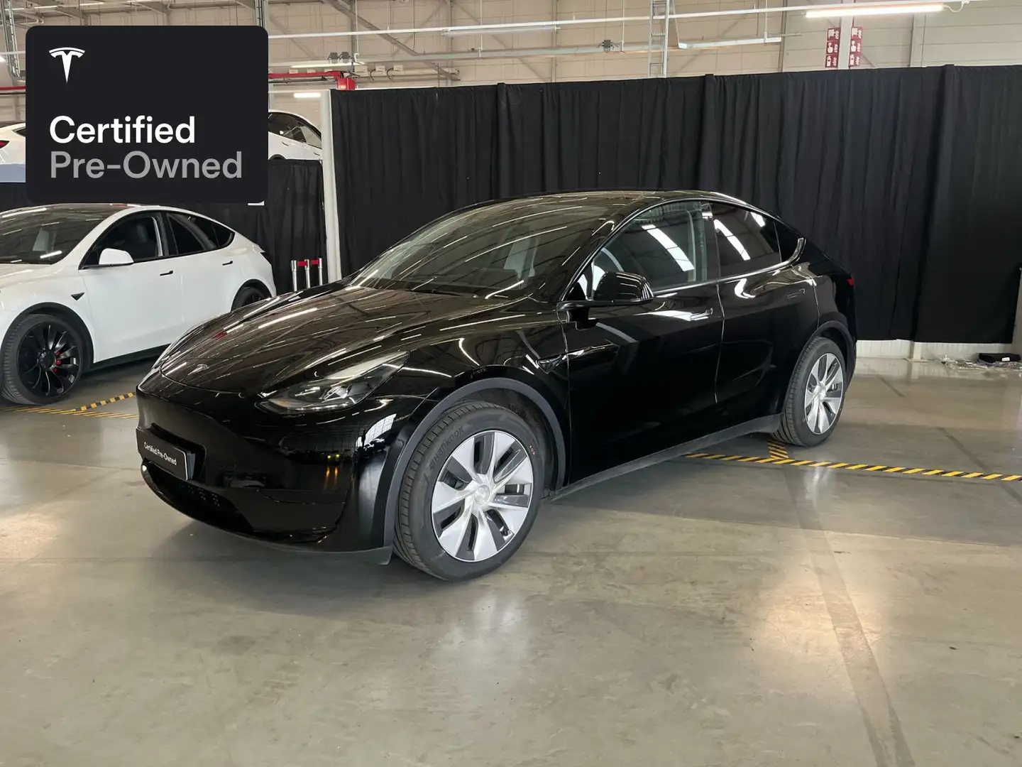 Tesla Model Y Rear-Wheel Drive “Certified Pre-Owned” Zwart - 1