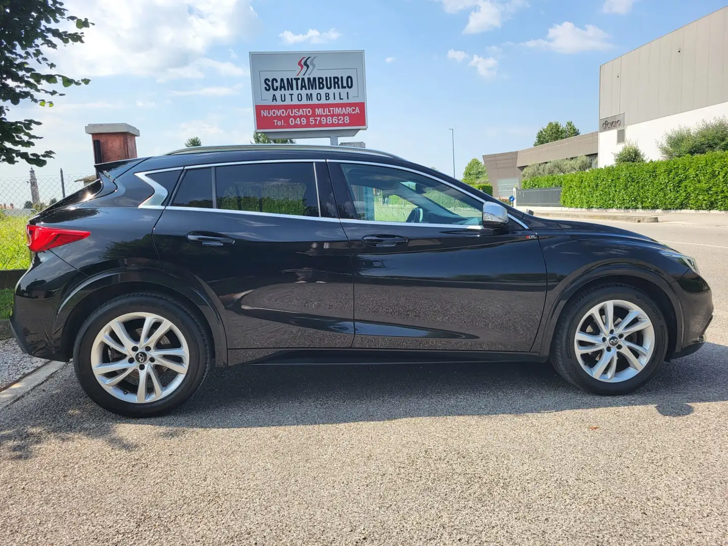 Infiniti Q30 1.5 diesel Premium Tech Чорний - 1
