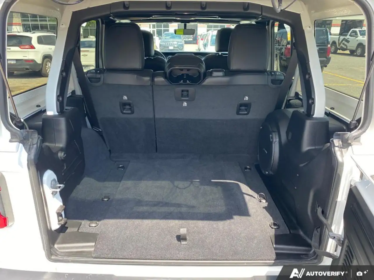 Jeep Wrangler снимка Jeep Wrangler