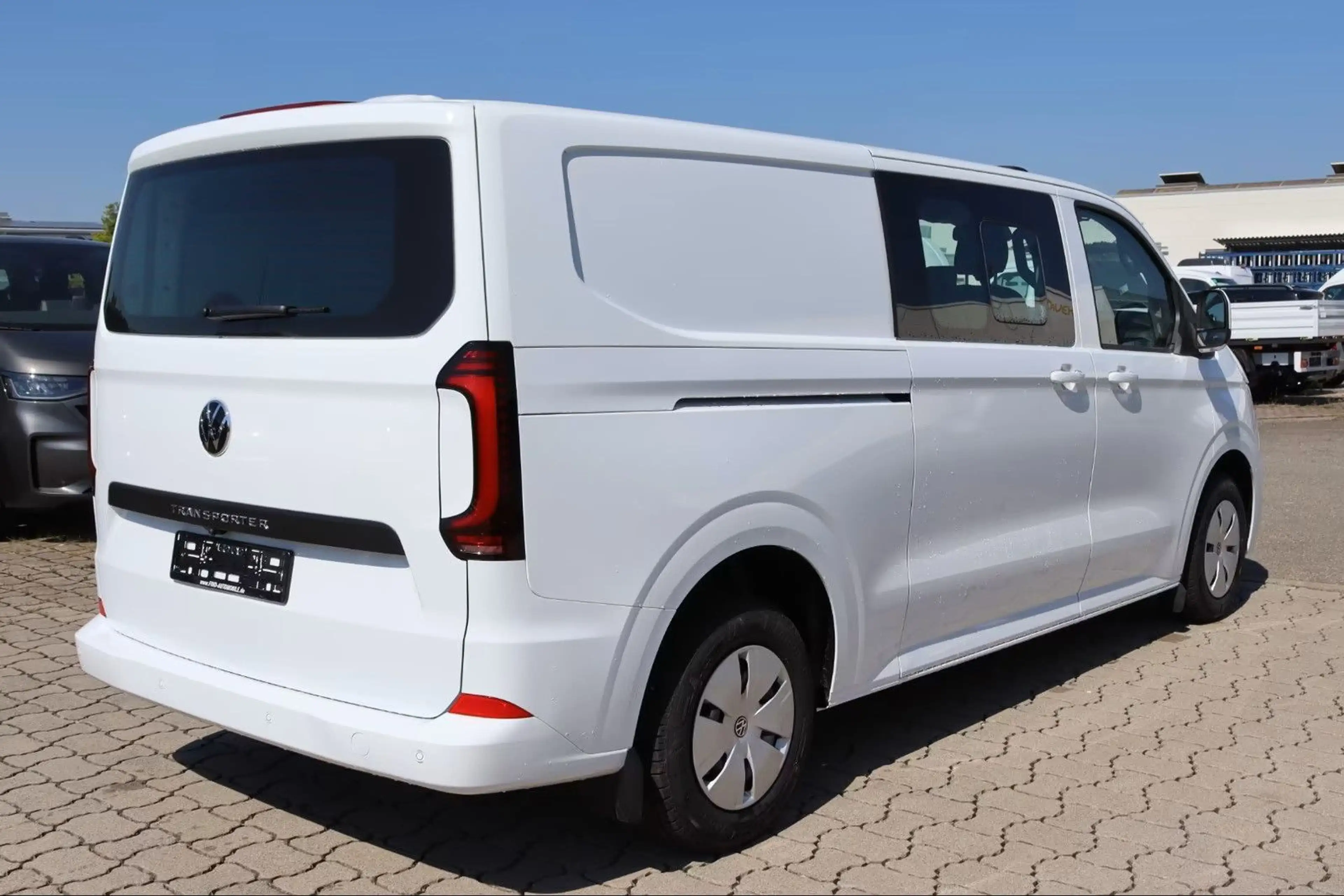 Volkswagen T7 Kombi 6-Sitzer 2xSchiebetüre lang LED Kamera — photo 3
