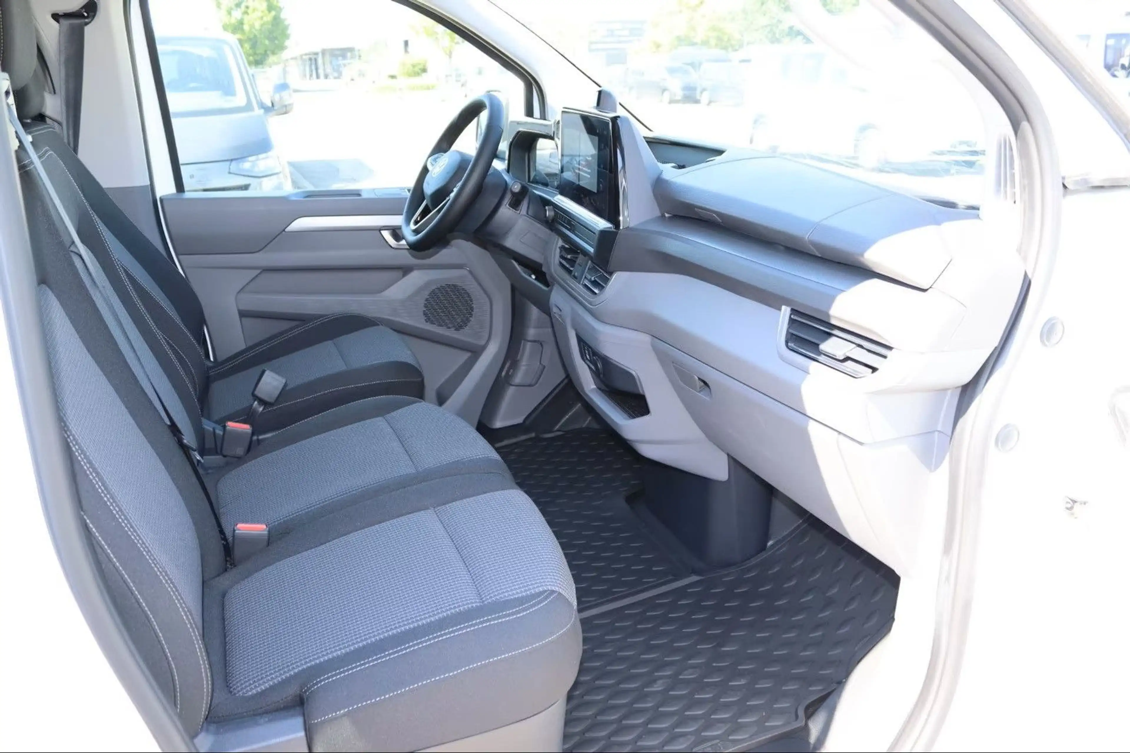 Volkswagen T7 Kombi 6-Sitzer 2xSchiebetüre lang LED Kamera — photo 12