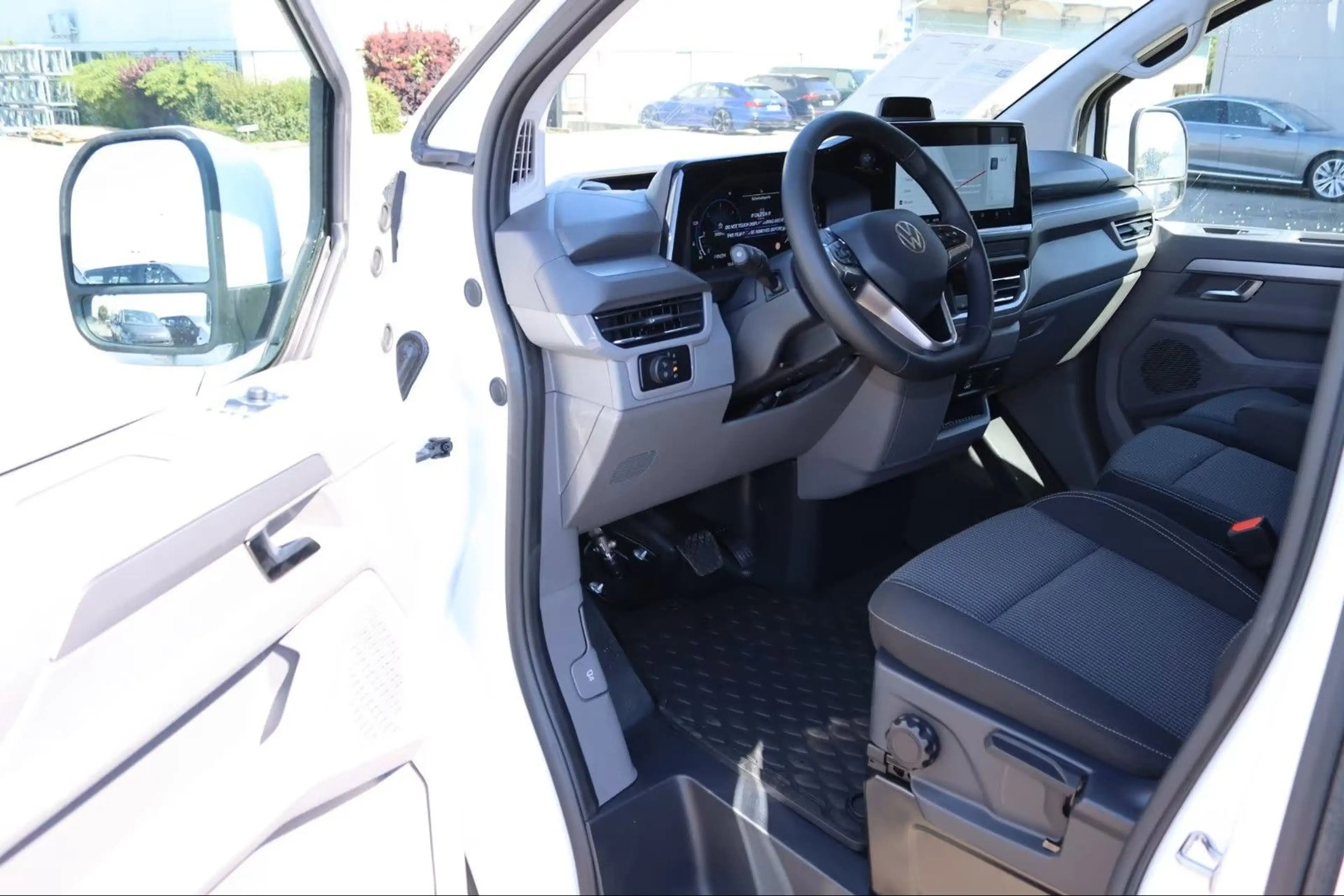 Volkswagen T7 Kombi 6-Sitzer 2xSchiebetüre lang LED Kamera — photo 10