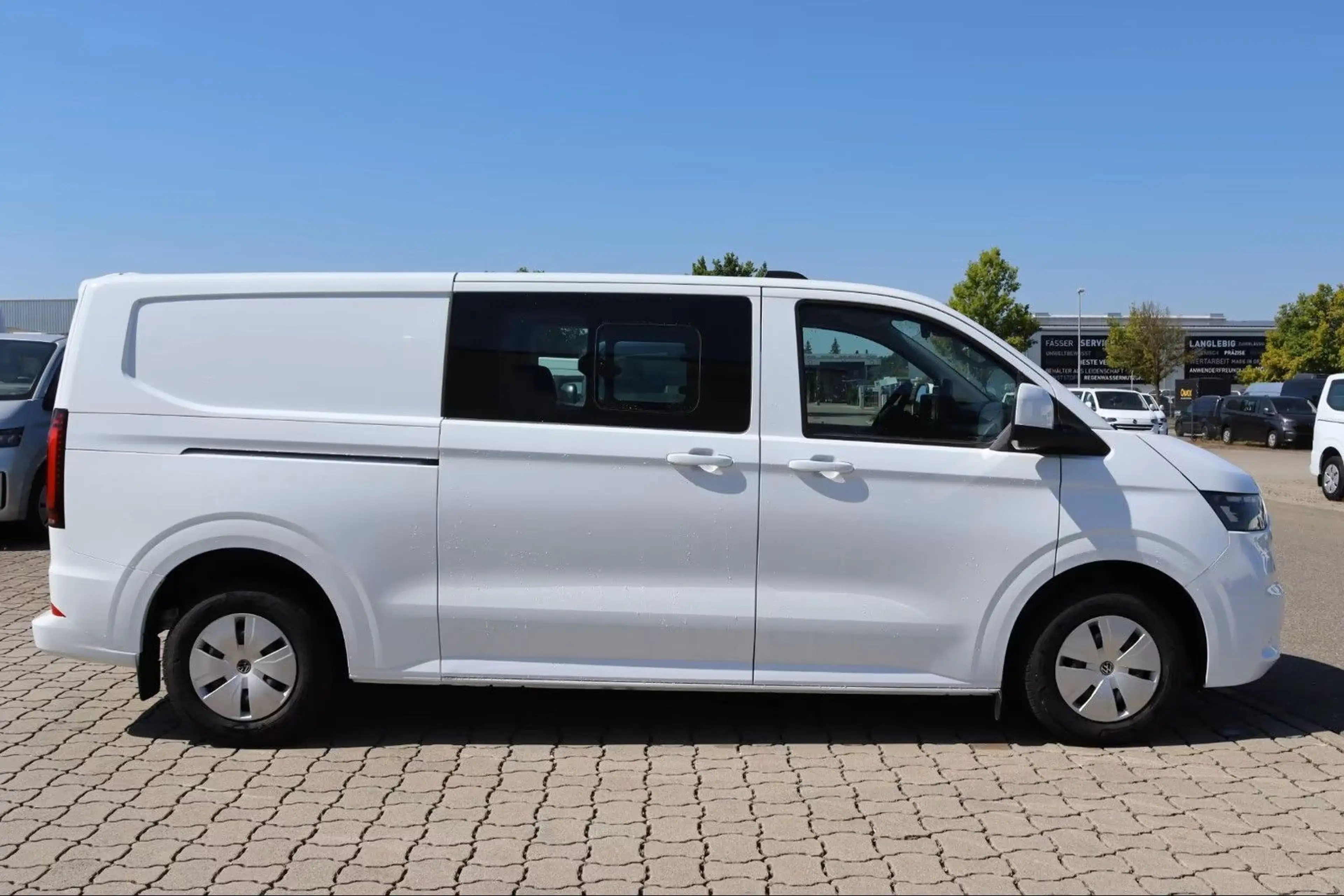 Volkswagen T7 Kombi 6-Sitzer 2xSchiebetüre lang LED Kamera — photo 4