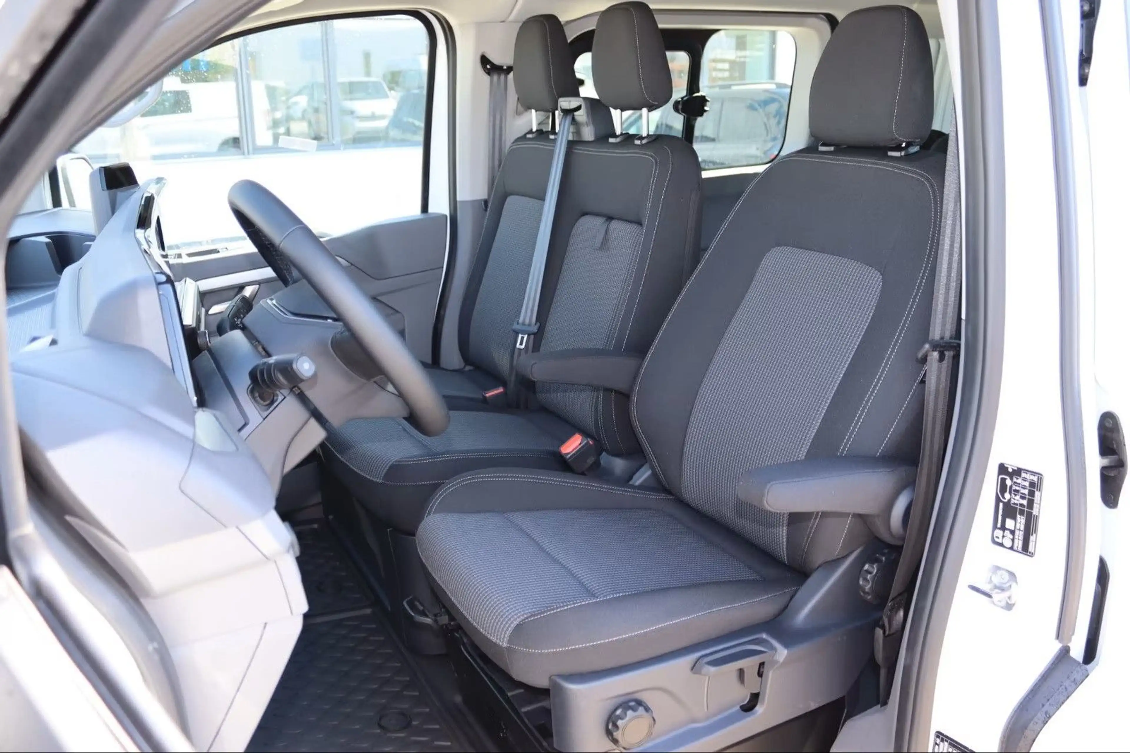 Volkswagen T7 Kombi 6-Sitzer 2xSchiebetüre lang LED Kamera — photo 7