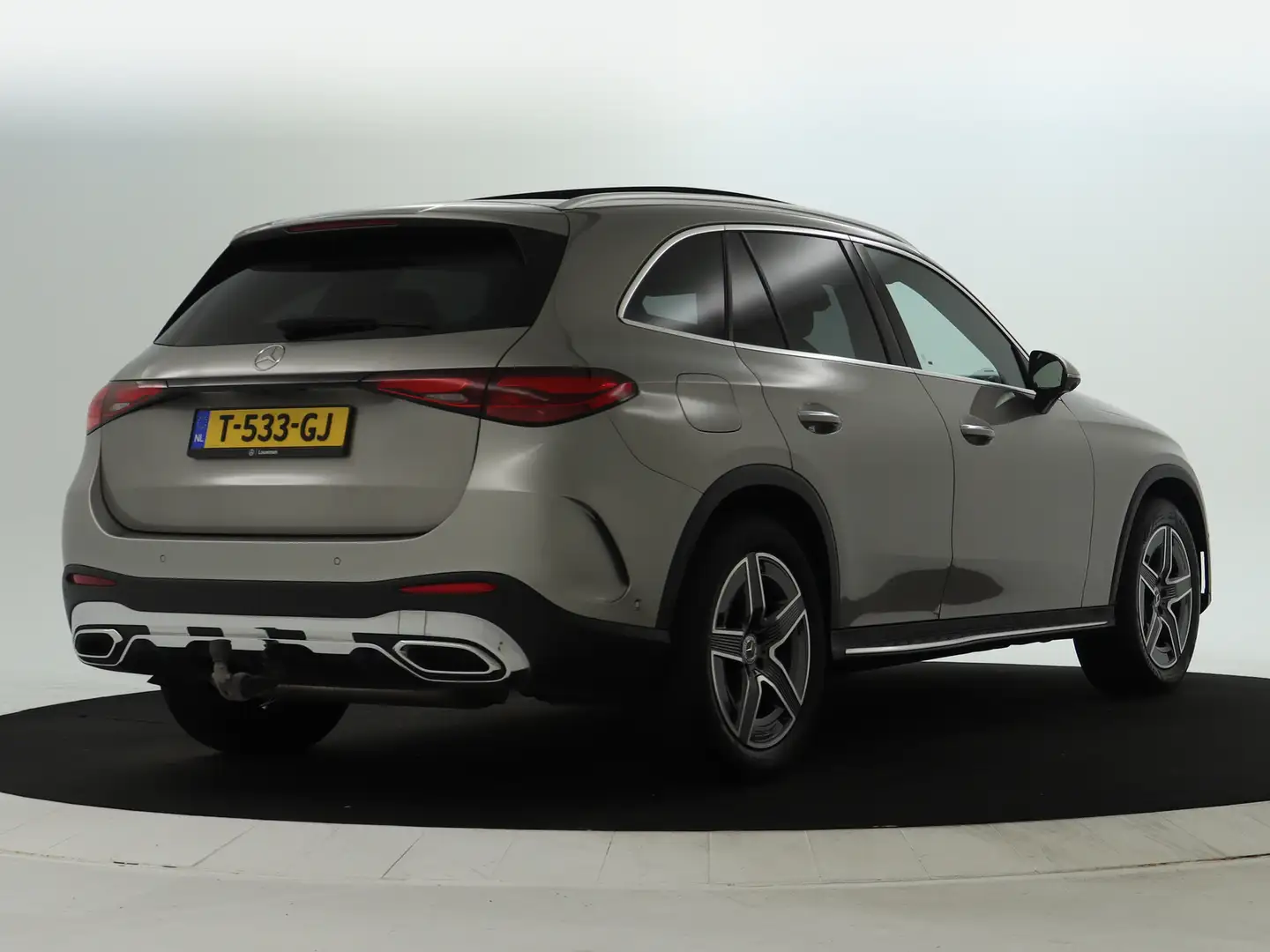 Mercedes-Benz GLC 200 4-MATIC AMG Line | Trekhaak | Panoramadak | Alarm Grijs - 2
