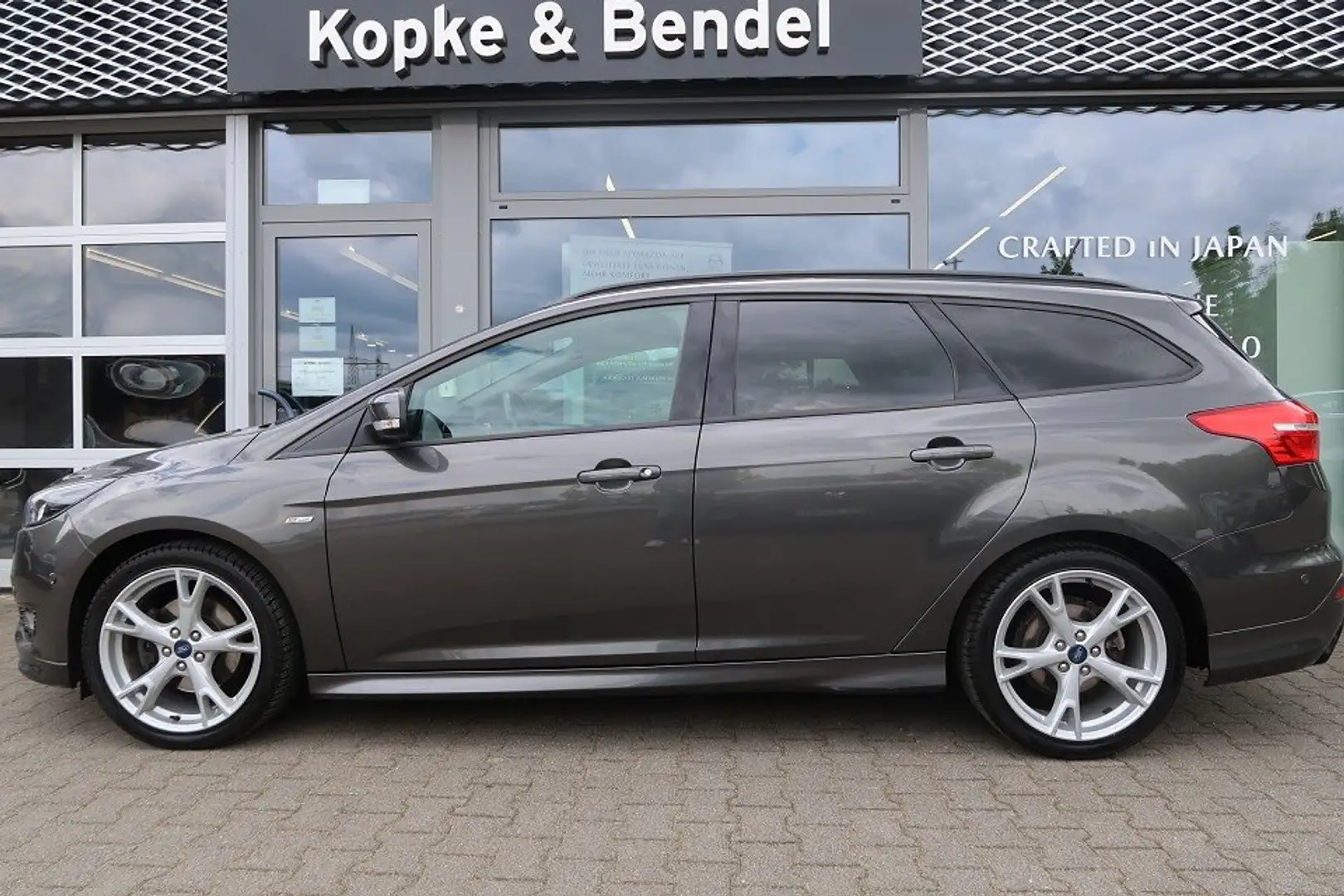 Ford Focus Turnier 1,5 EcoBoost *Wartungen lückenlos*1. Hand* siva - 2