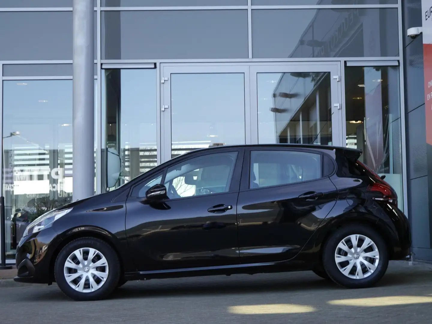 Peugeot 208 1.2 PureTech Blue Lion | Airco | 5 deurs | Cruise Zwart - 2