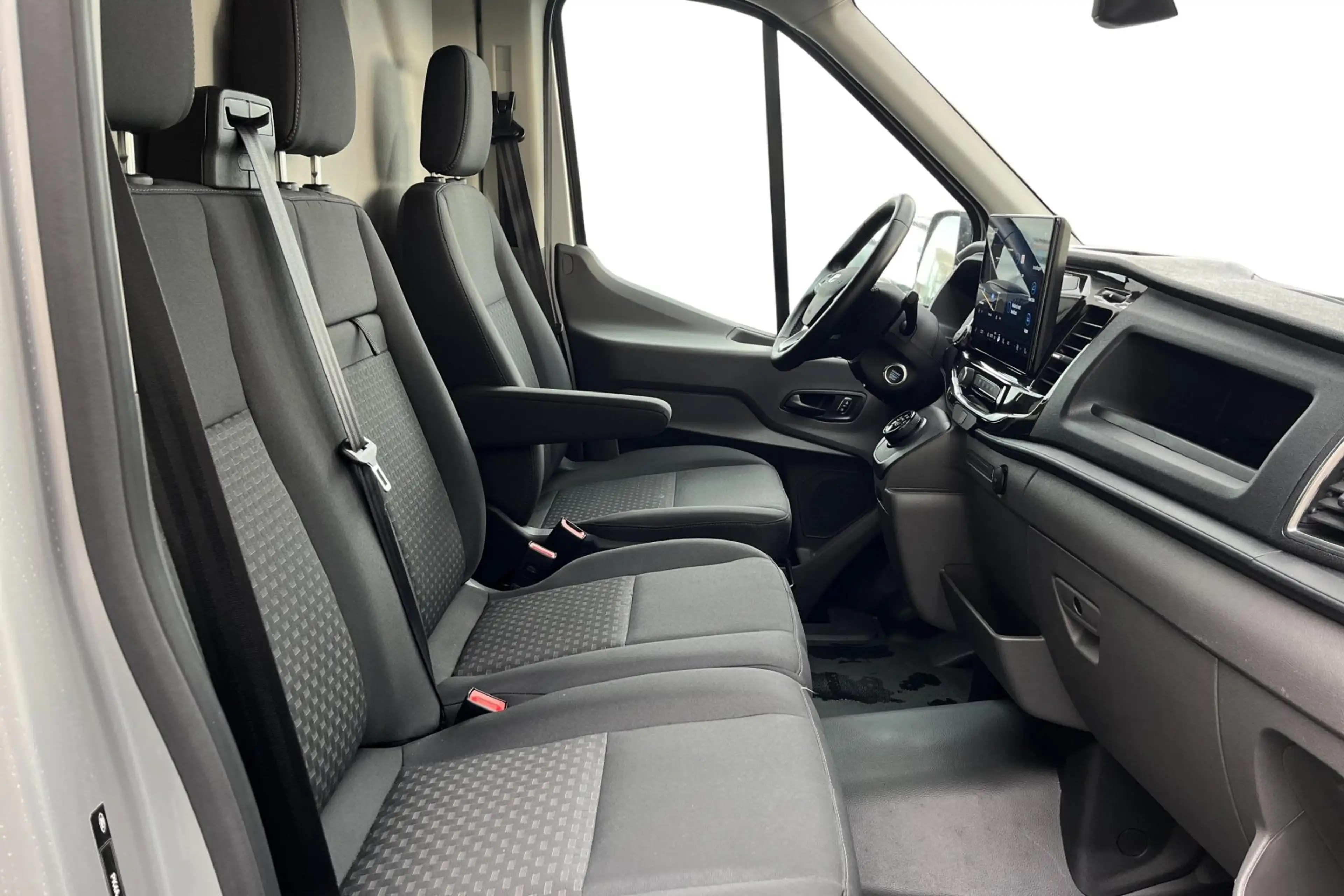 Ford E-Transit 350L Electric Engine 67kWh / 135kw Trend — photo 6