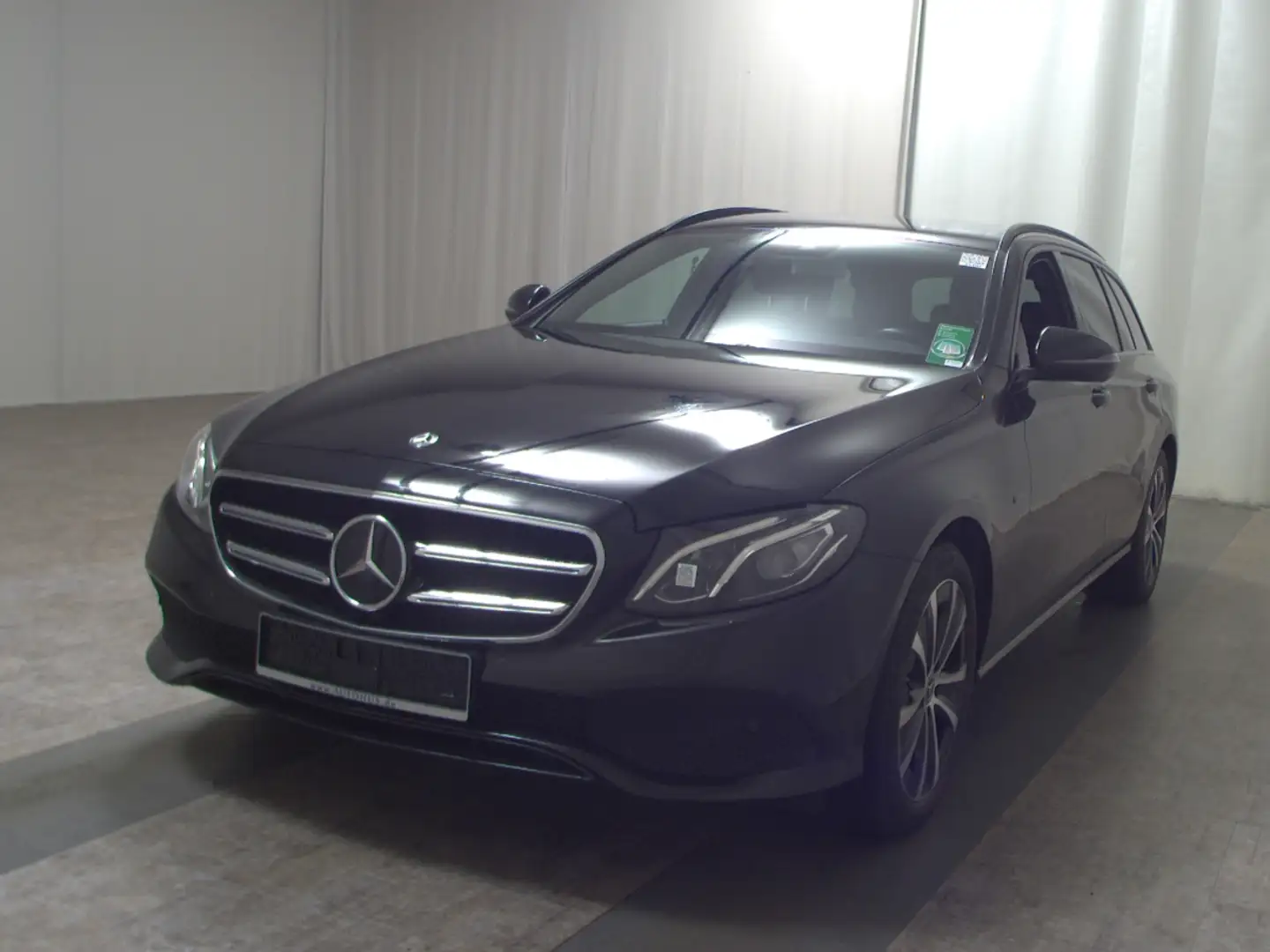 Mercedes-Benz E 300 T de Night COMAND LED RFK Distronic+ Schwarz - 2