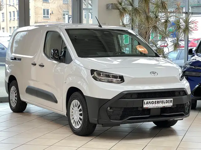 Toyota Proace main image