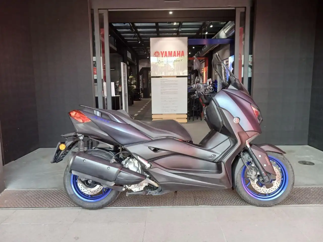 Yamaha X-Max 300