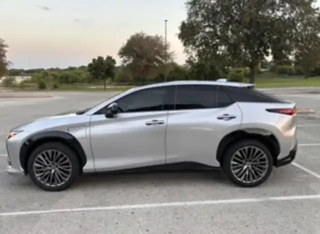 Lexus RZ 450e Luxury