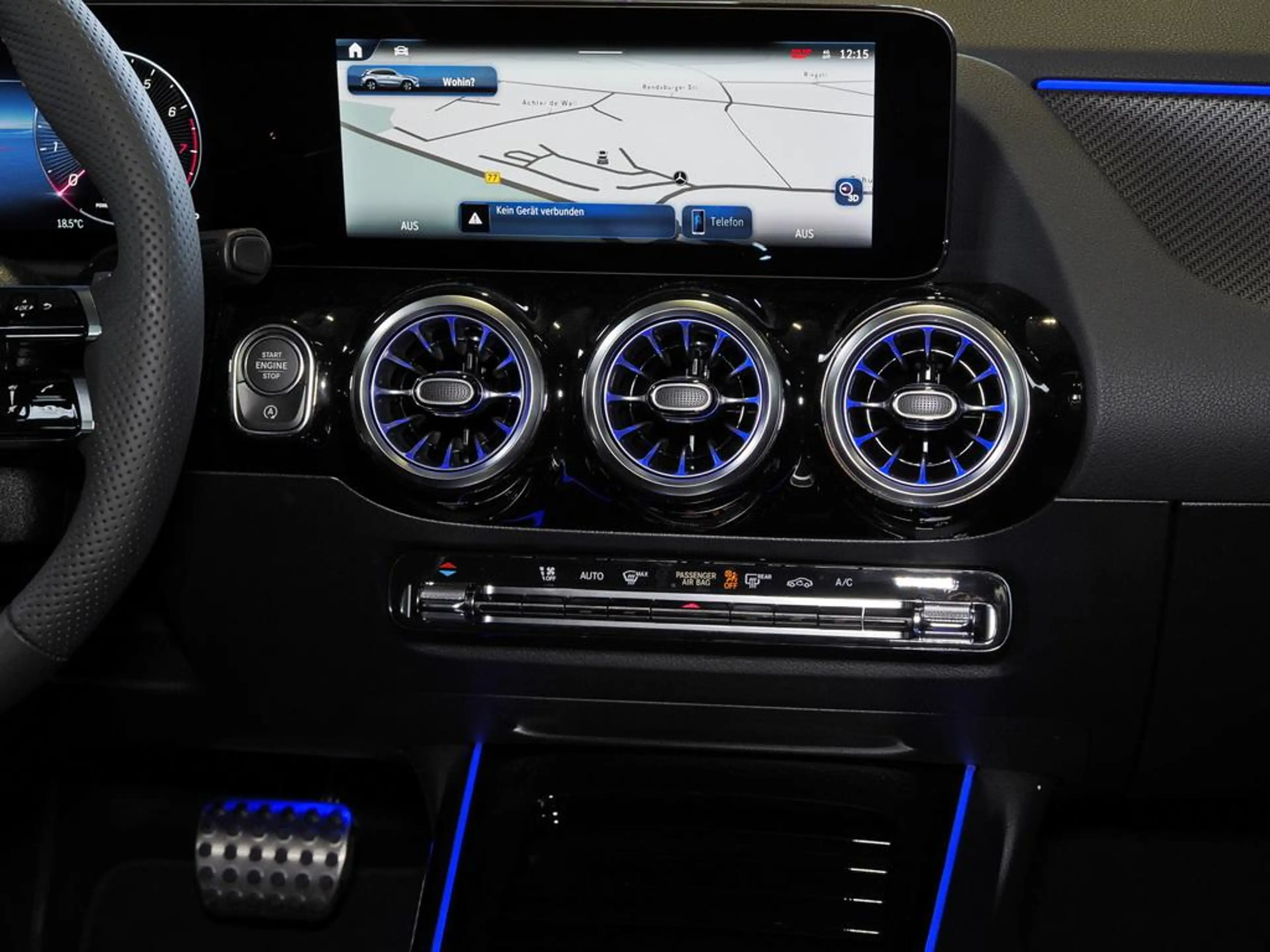 Mercedes-Benz GLA 180 AMG NIGHT PANO MULTIBEAM 19-ZOLL — photo 12