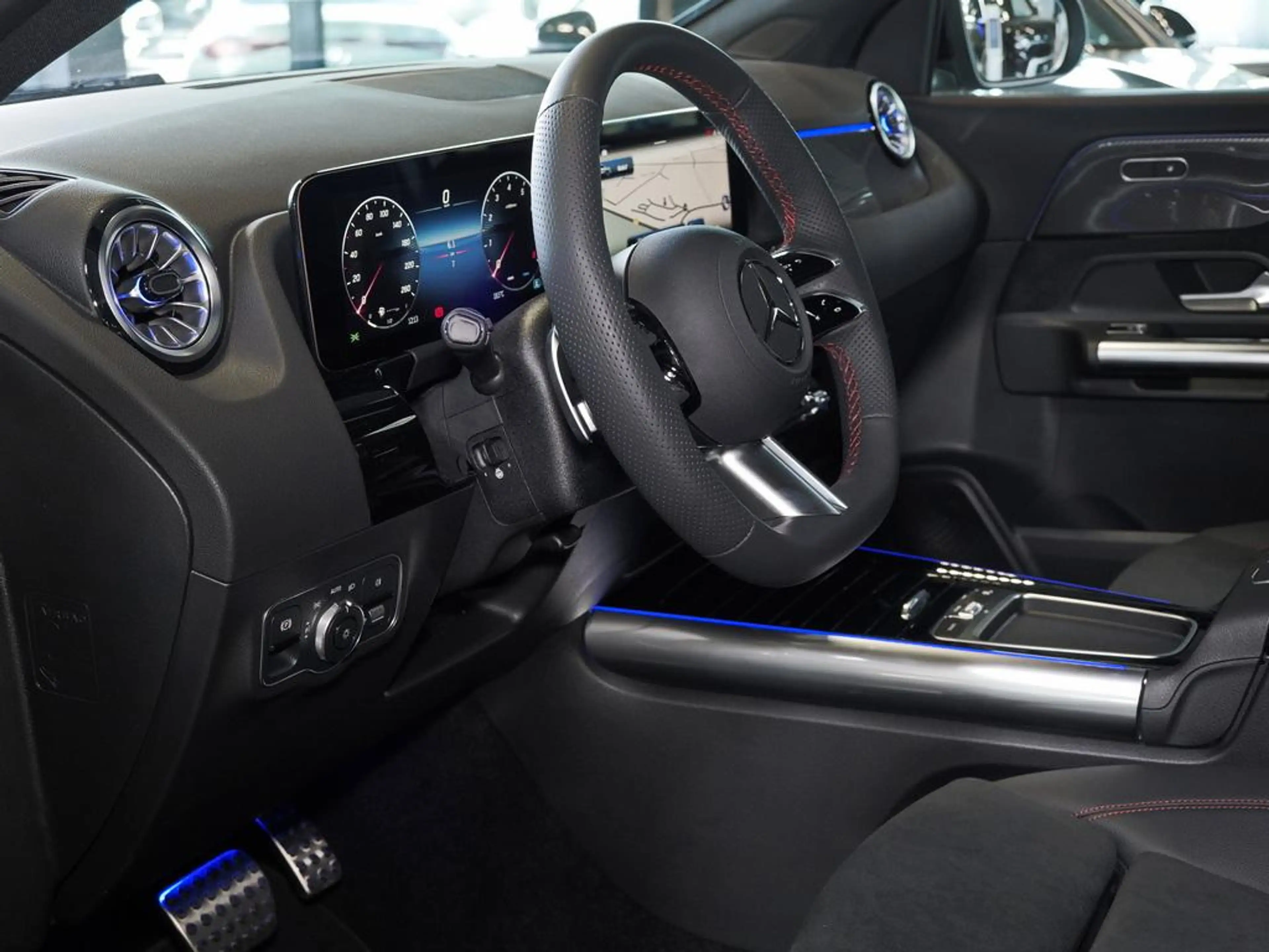Mercedes-Benz GLA 180 AMG NIGHT PANO MULTIBEAM 19-ZOLL — photo 7