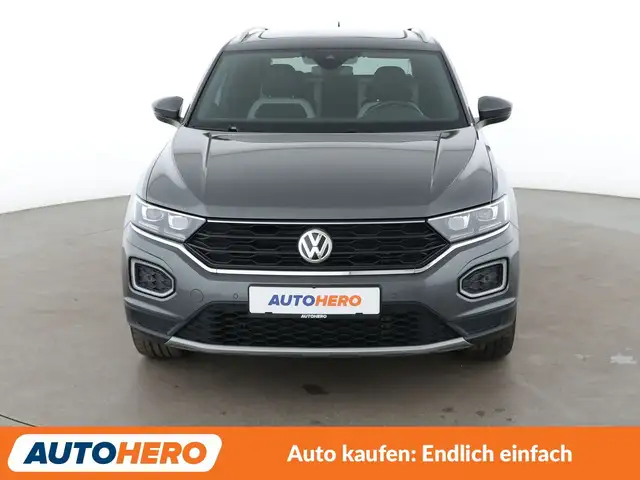 Volkswagen T-Roc view 9
