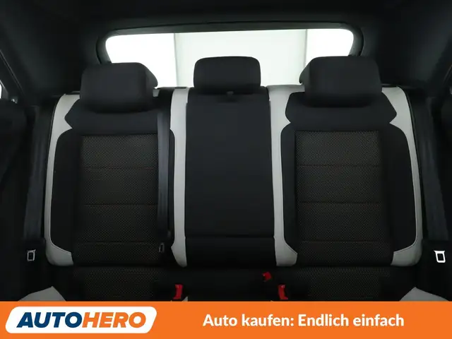 Volkswagen T-Roc view 15