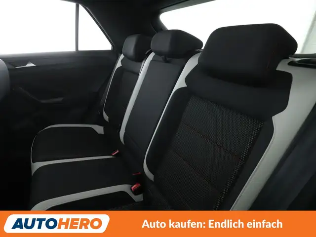 Volkswagen T-Roc view 14