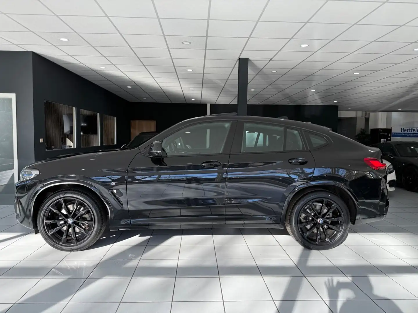 BMW X4 xDrive 20d*FACELI*M-PAKET*PANO*LASER*KEYLESS* Schwarz - 2
