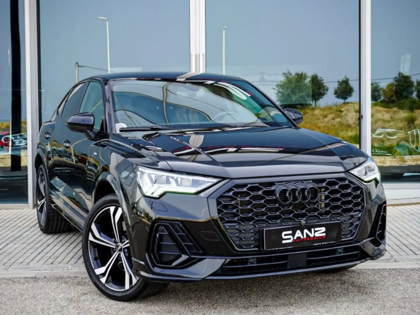 Audi Q3 45 TFSIe Black line S-tronic Negro - 2