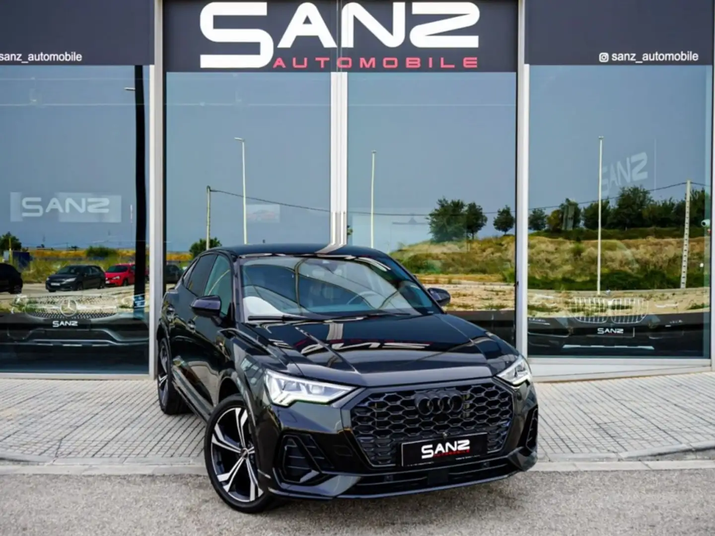 Audi Q3 45 TFSIe Black line S-tronic Negro - 1