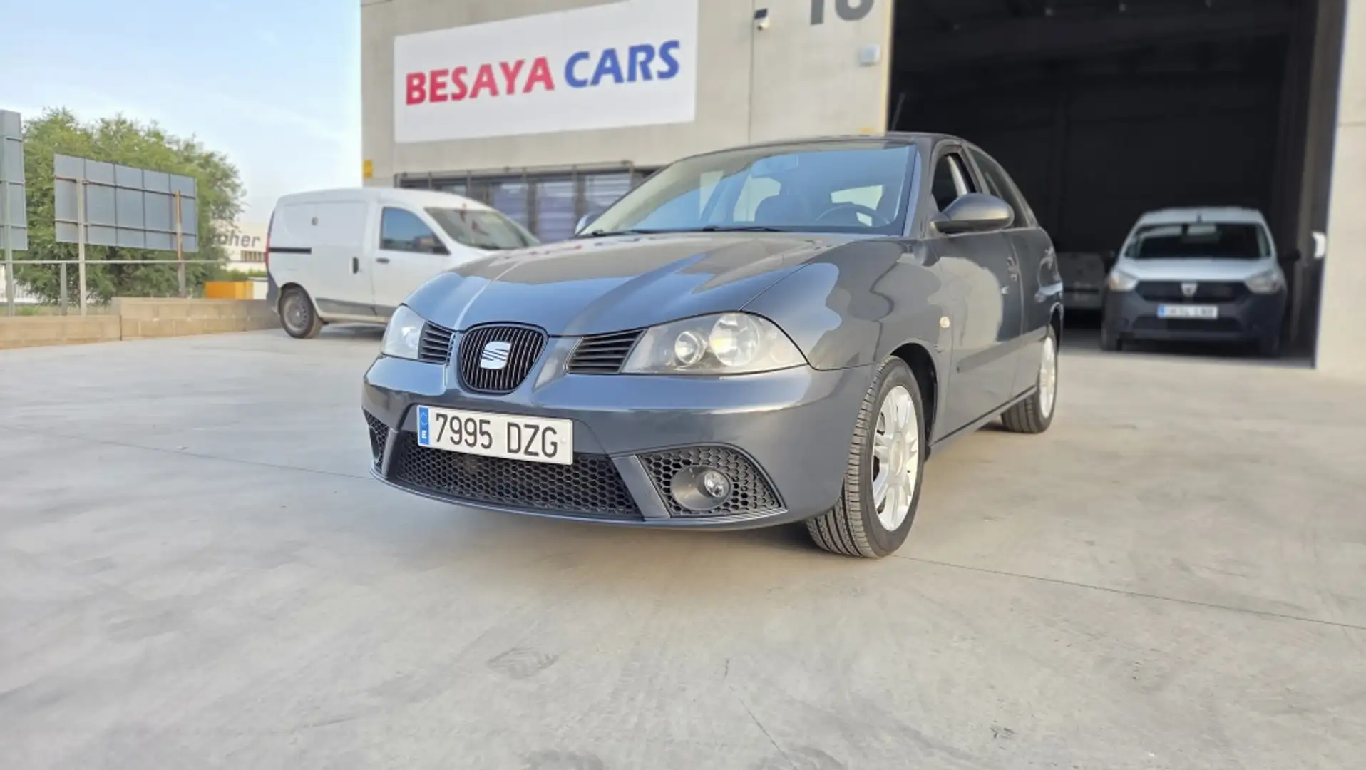 SEAT Ibiza 1.4 Reference 85 Gris - 2