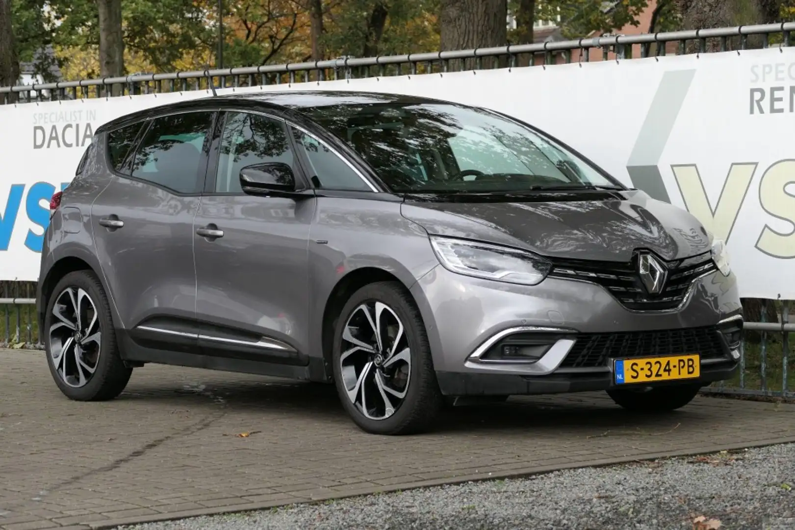 Renault Scenic TCe 140 EDC Automaat Black Edition Grijs - 1