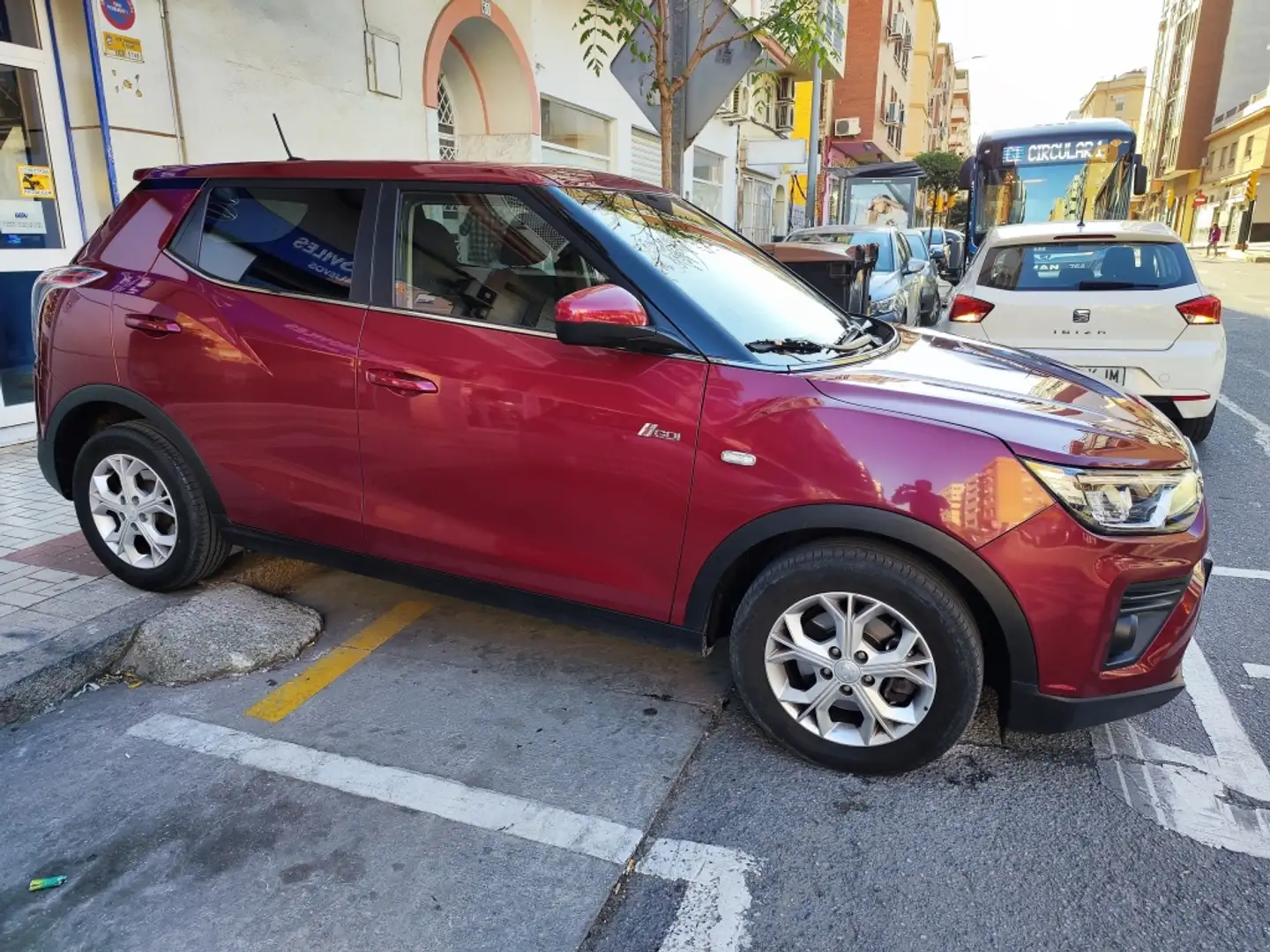 SsangYong Tivoli G12 Urban Plus 4x2 Mauve - 1