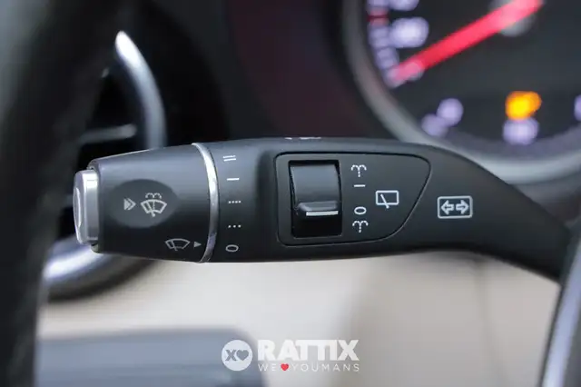 Mercedes-Benz GLC view 13