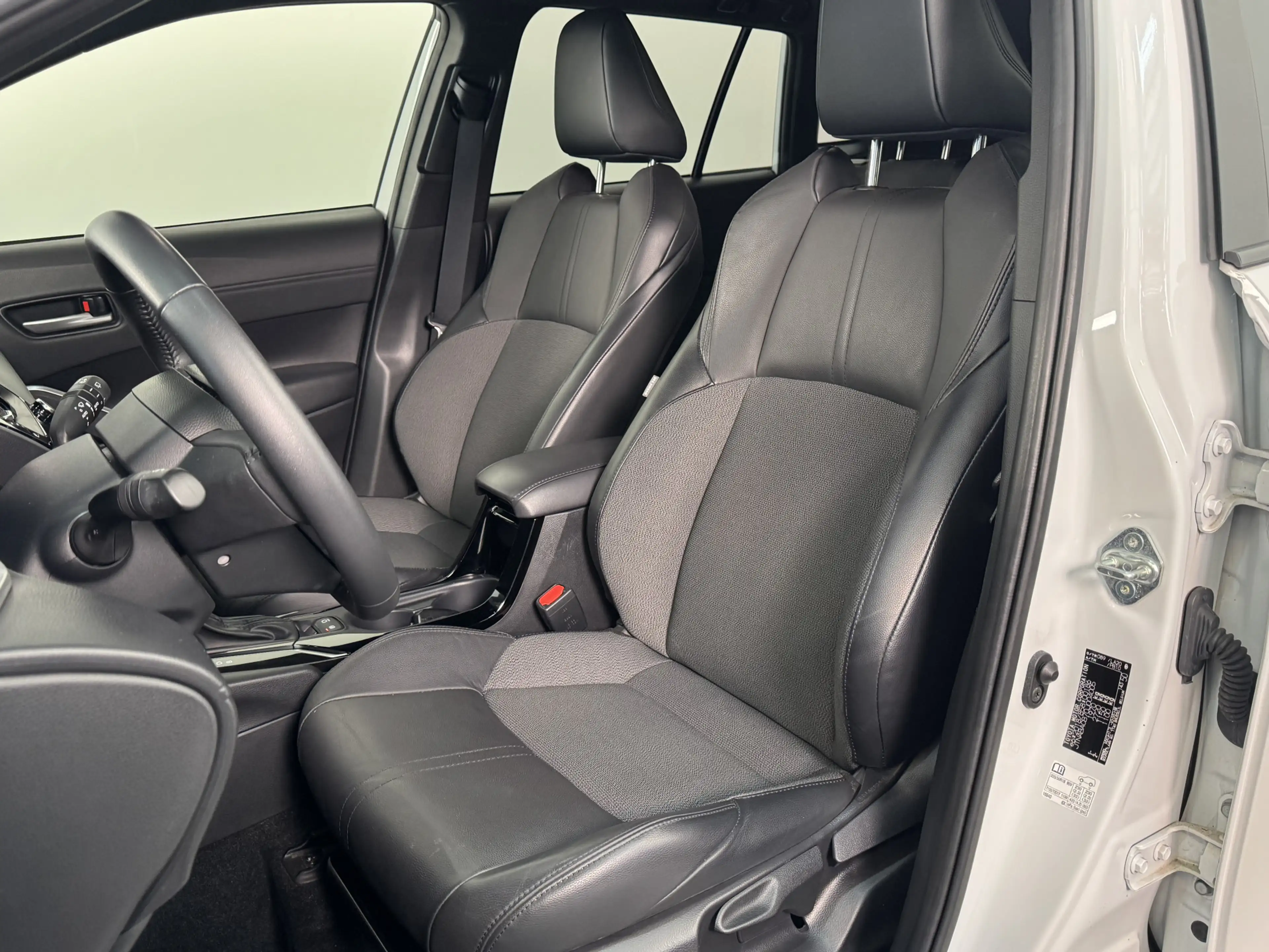 Toyota Corolla Cross 2.0 High Power Hybrid First Edition | Stoelverwarm — photo 7