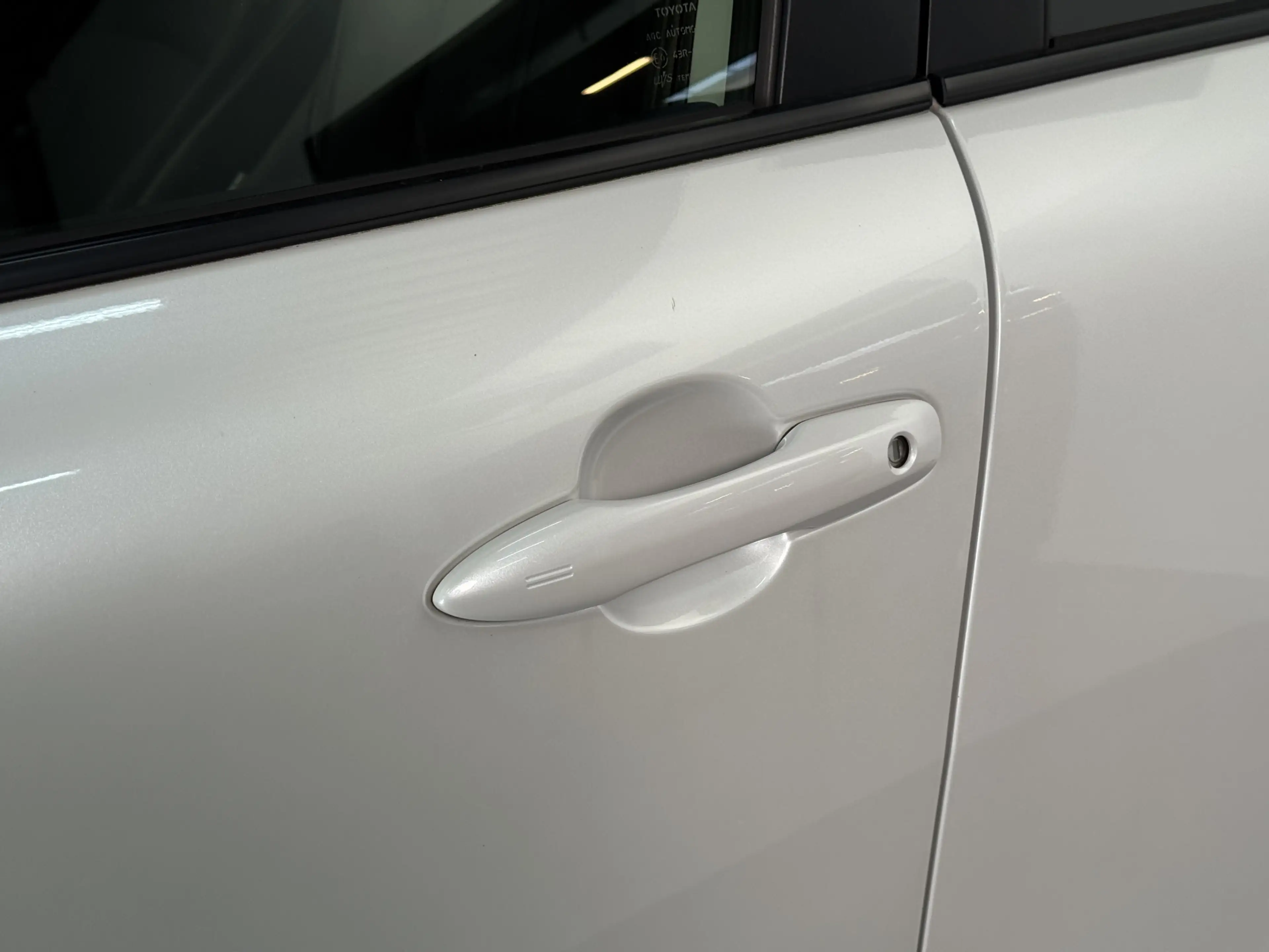 Toyota Corolla Cross 2.0 High Power Hybrid First Edition | Stoelverwarm — photo 5