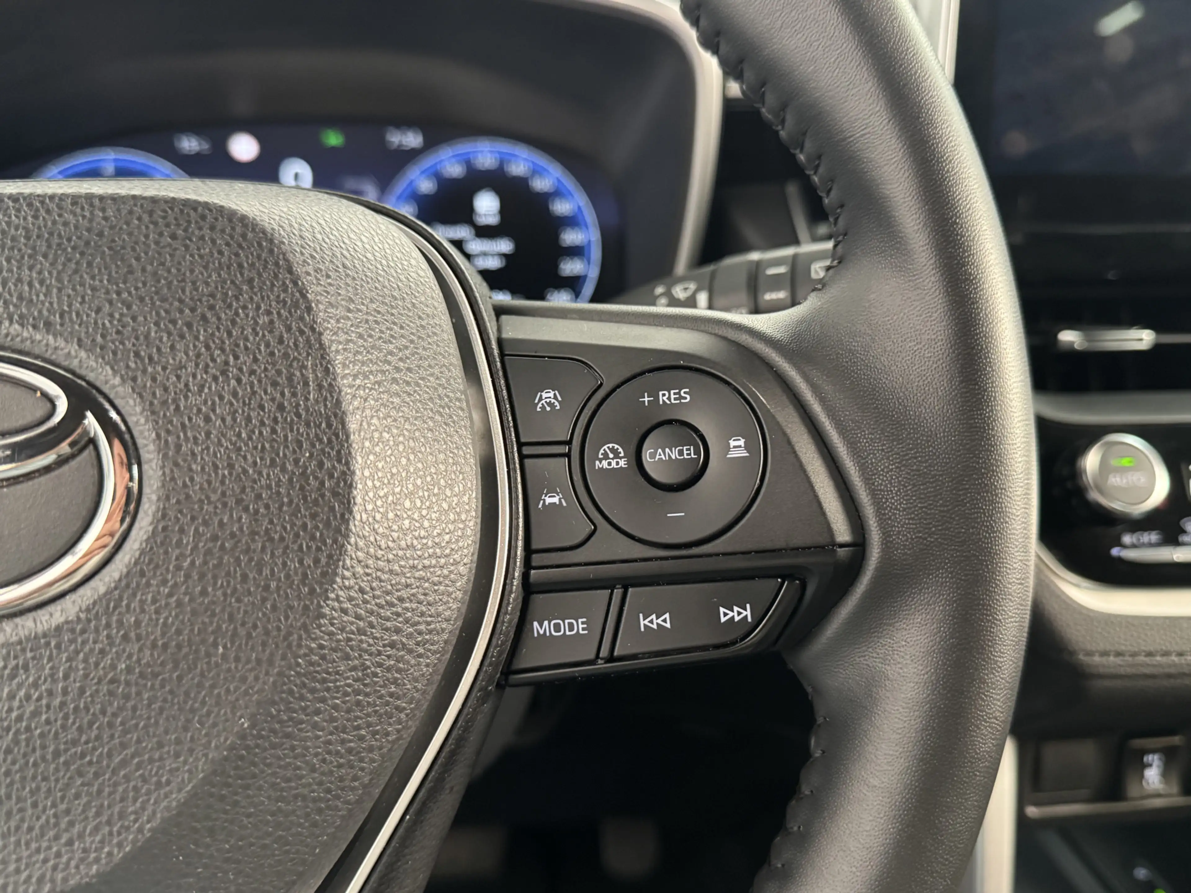 Toyota Corolla Cross 2.0 High Power Hybrid First Edition | Stoelverwarm — photo 13