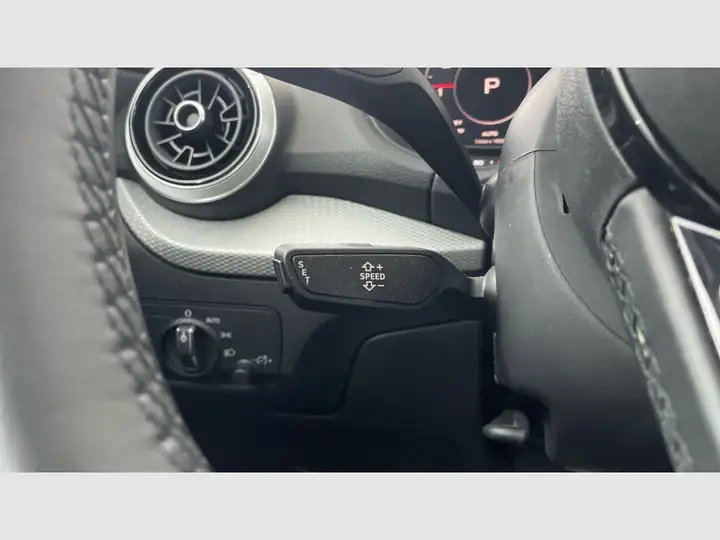 Audi Q2 1.5 S line 35 TFSI 2022, foto 23