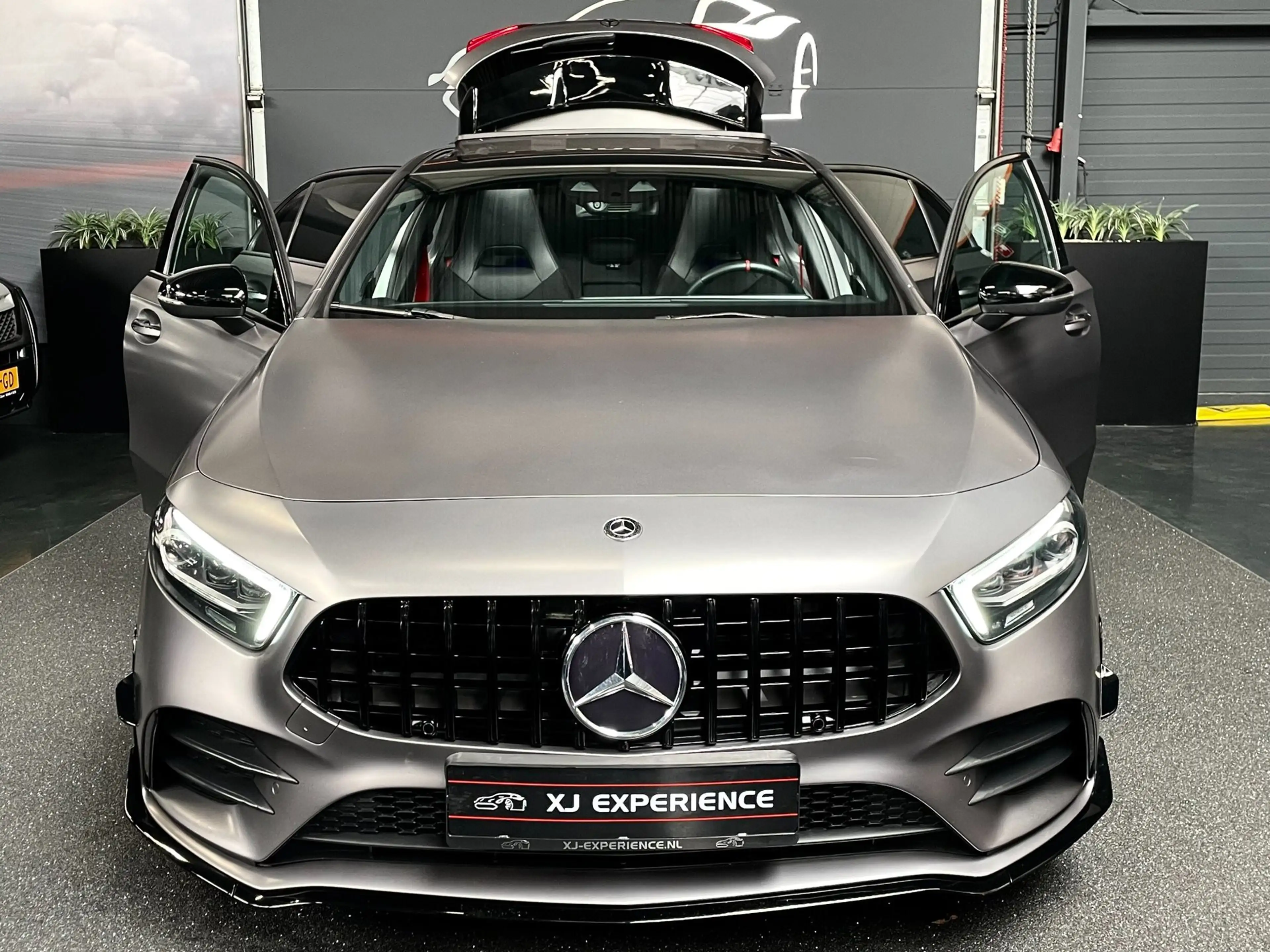 Mercedes-Benz A 35 AMG 180 Premium Plus AMG-Aerodynamic PANO NAP