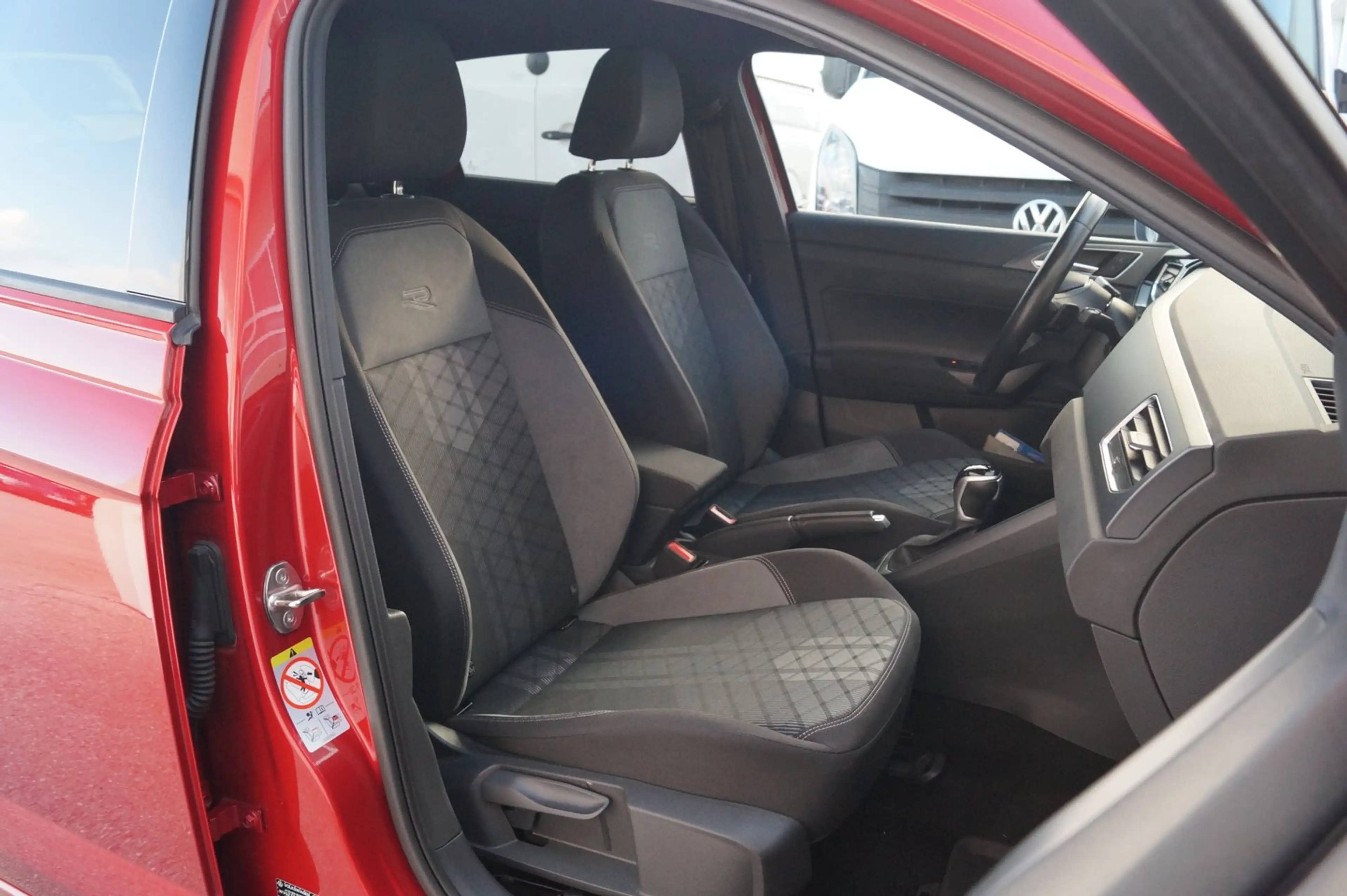 Volkswagen Taigo R-Line TSI DSG — photo 8